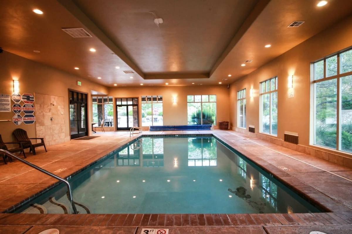 H6 Slick Rock Suite l Ground Floor 2-bedroom Hillside View photo 8