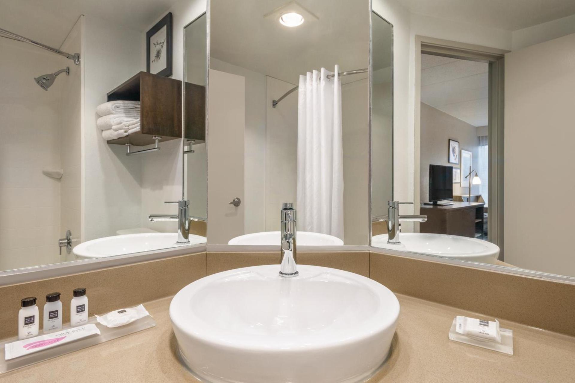 Country Inn & Suites by Radisson, La Crosse, WI photo 5