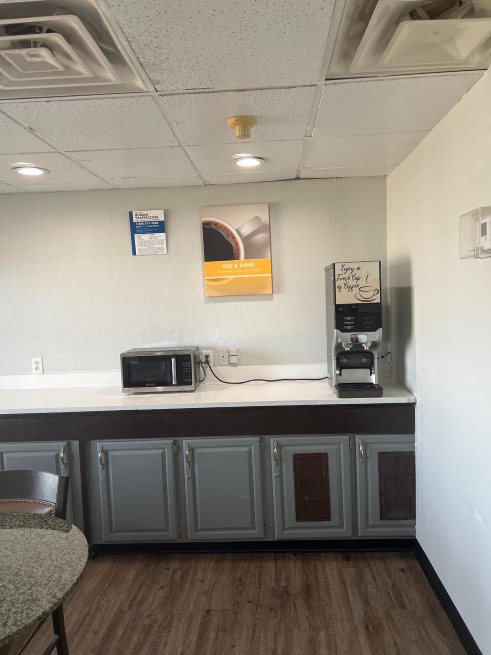 Motel 6 Tulsa, OK Airport photo 8