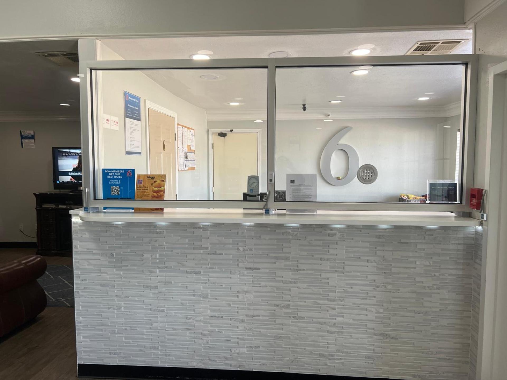 Motel 6 Tulsa, OK Airport photo 7