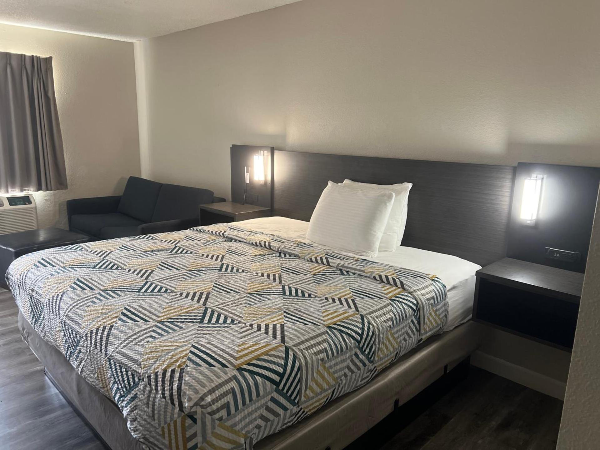 Motel 6 Tulsa, OK Airport photo 6