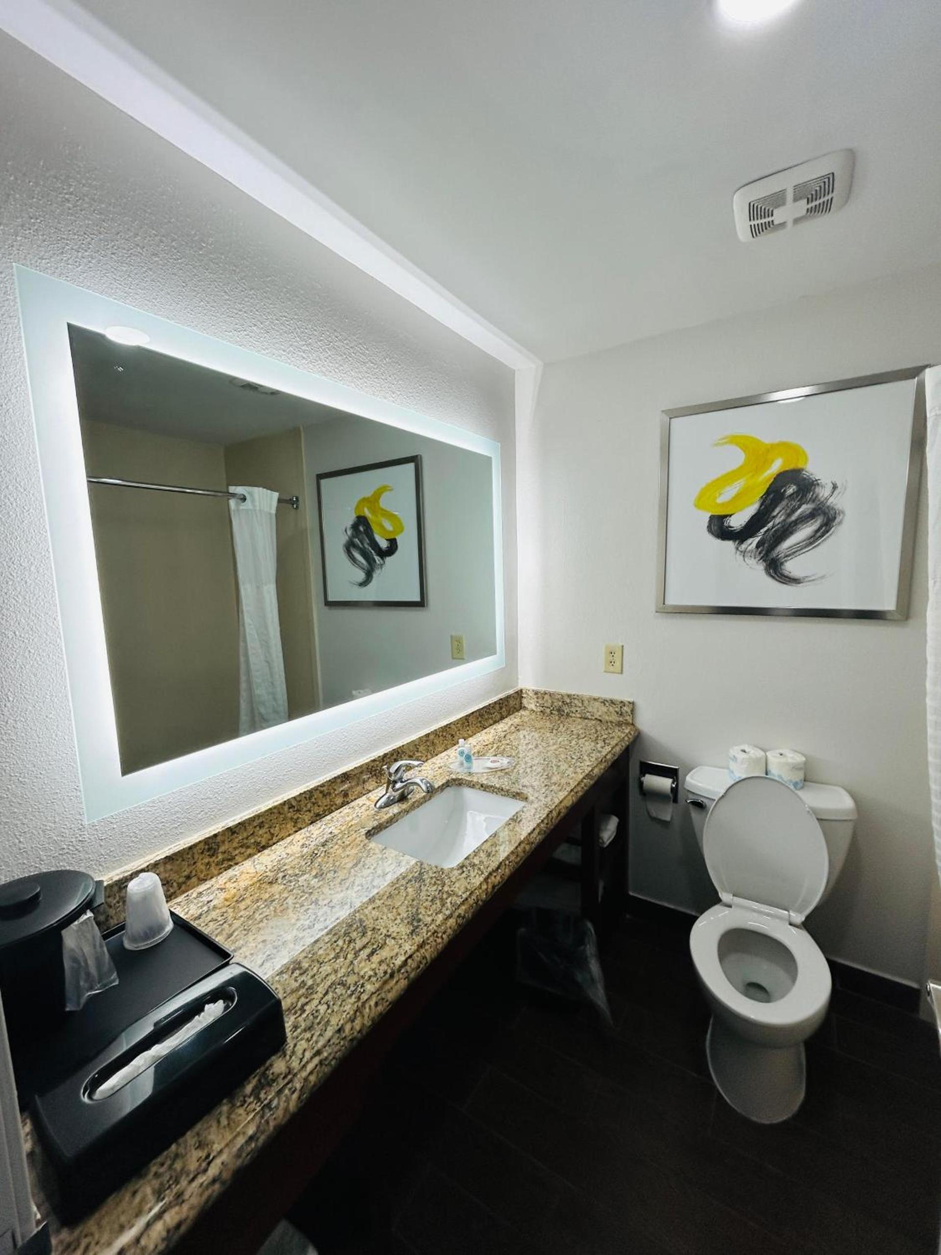 Comfort Suites Terre Haute University Area photo 34