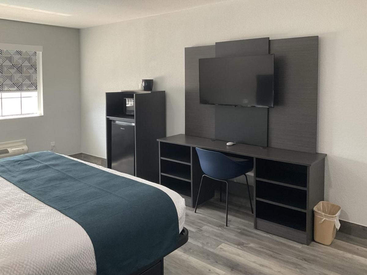 Studio 6 Suites Brenham, TX photo 16