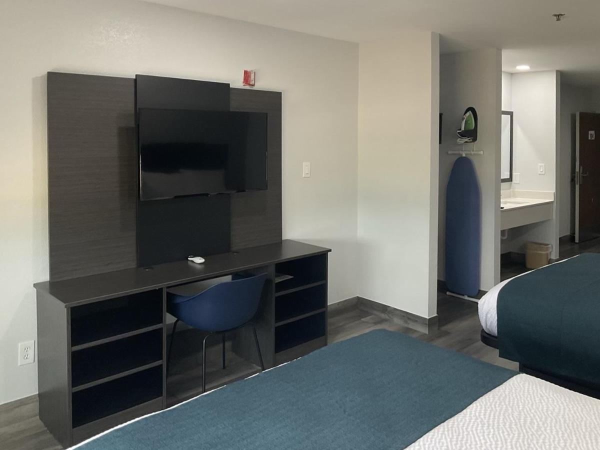 Studio 6 Suites Brenham, TX photo 28