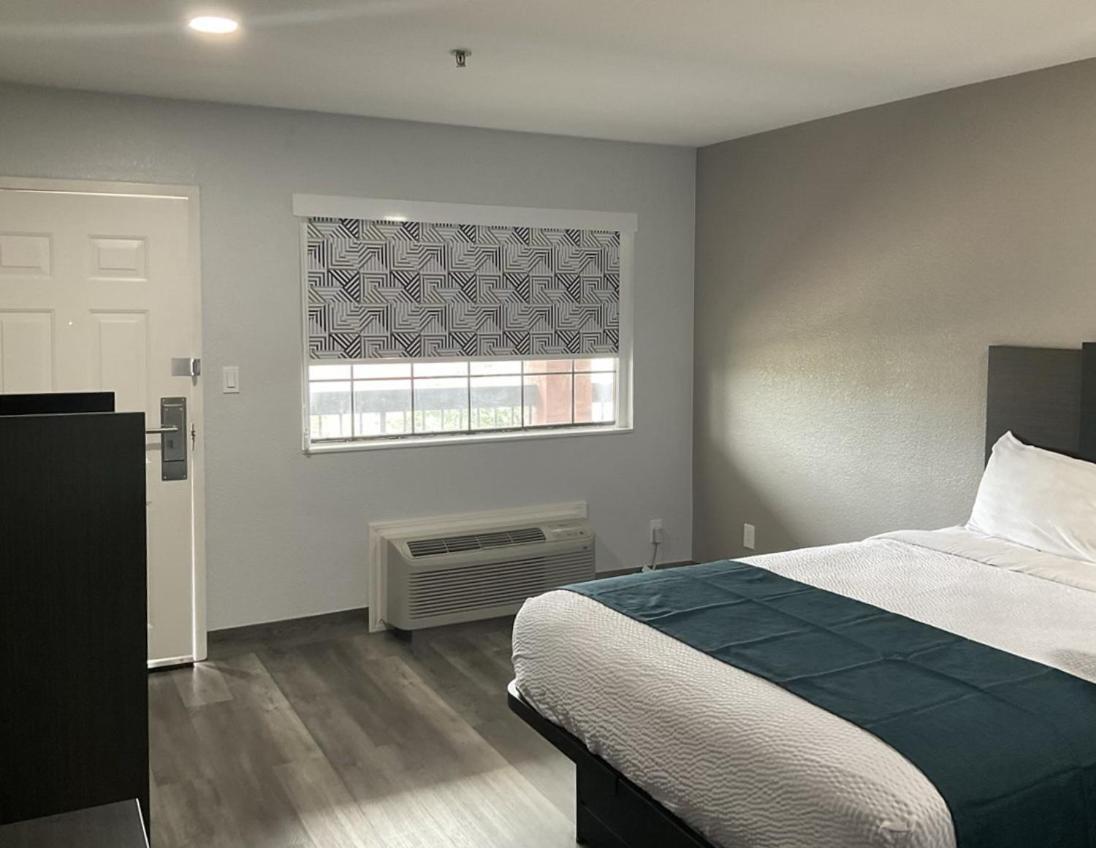 Studio 6 Suites Brenham, TX photo 25