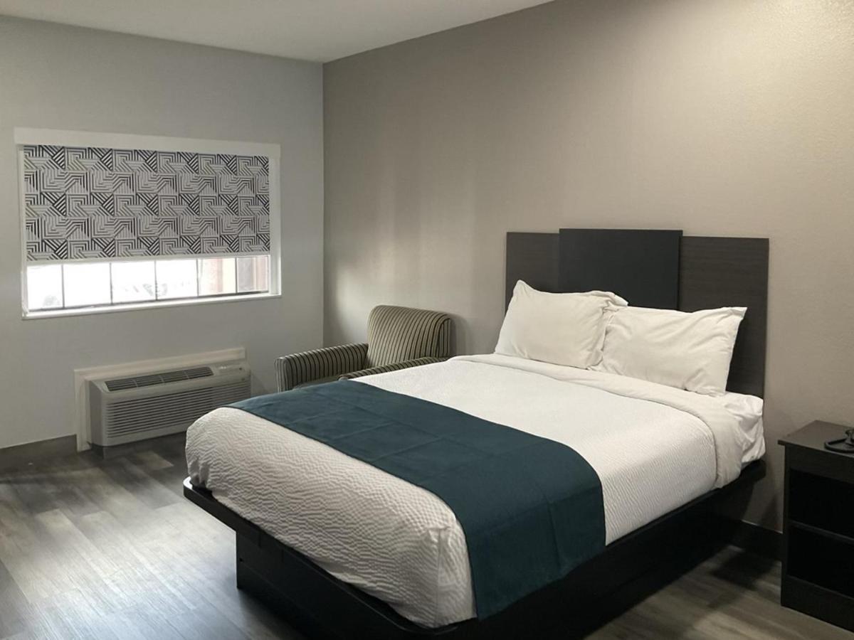 Studio 6 Suites Brenham, TX photo 23