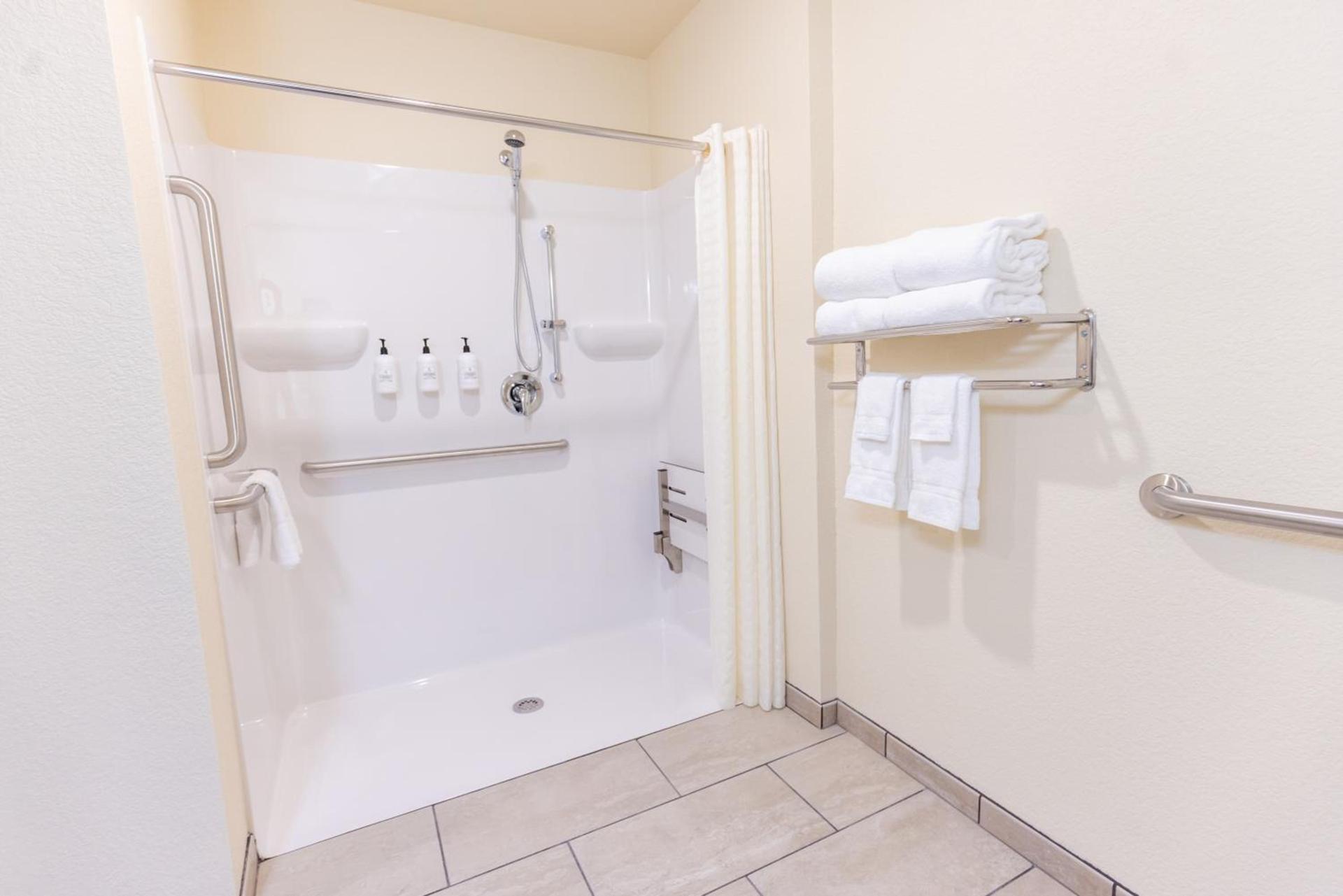 Cobblestone Inn & Suites - Winters photo 49