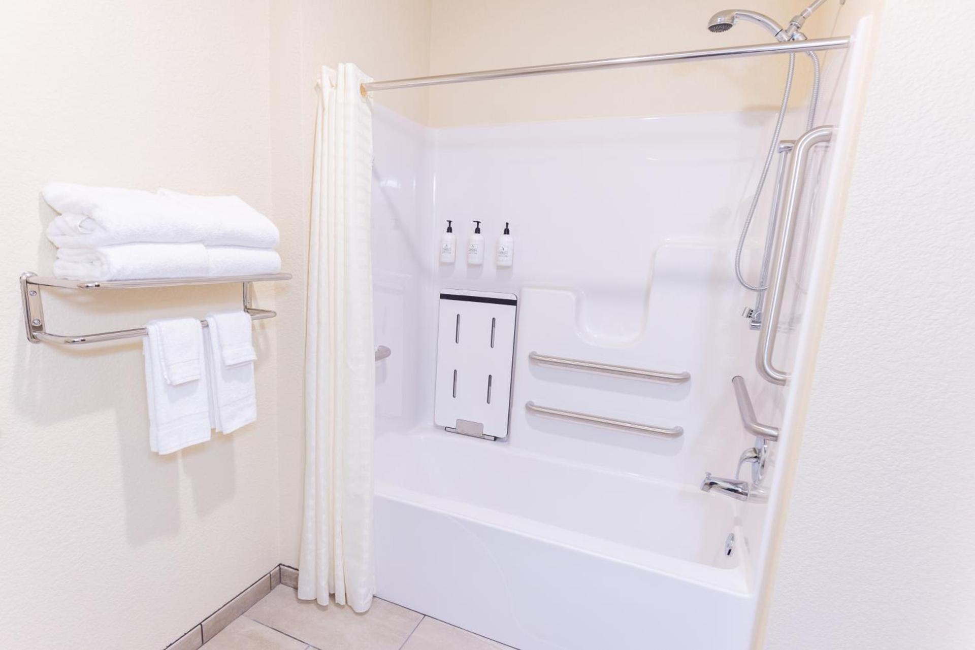 Cobblestone Inn & Suites - Winters photo 54
