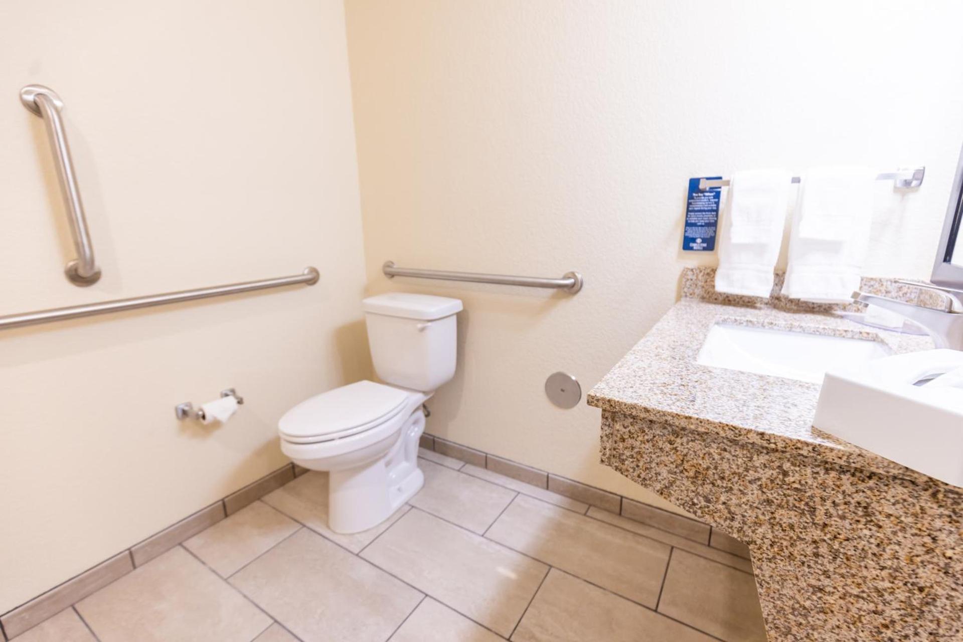 Cobblestone Inn & Suites - Winters photo 50