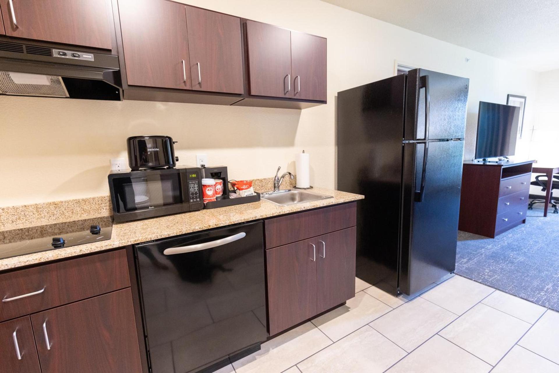 Cobblestone Inn & Suites - Winters photo 59