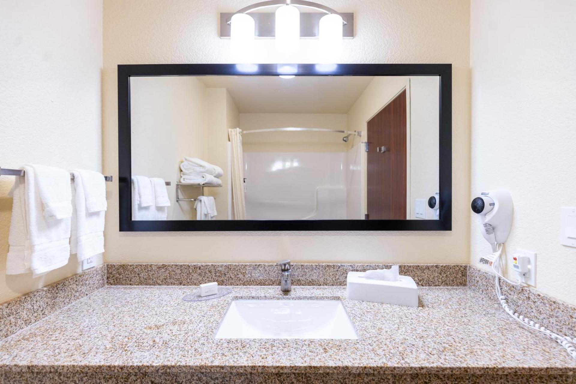 Cobblestone Inn & Suites - Winters photo 62