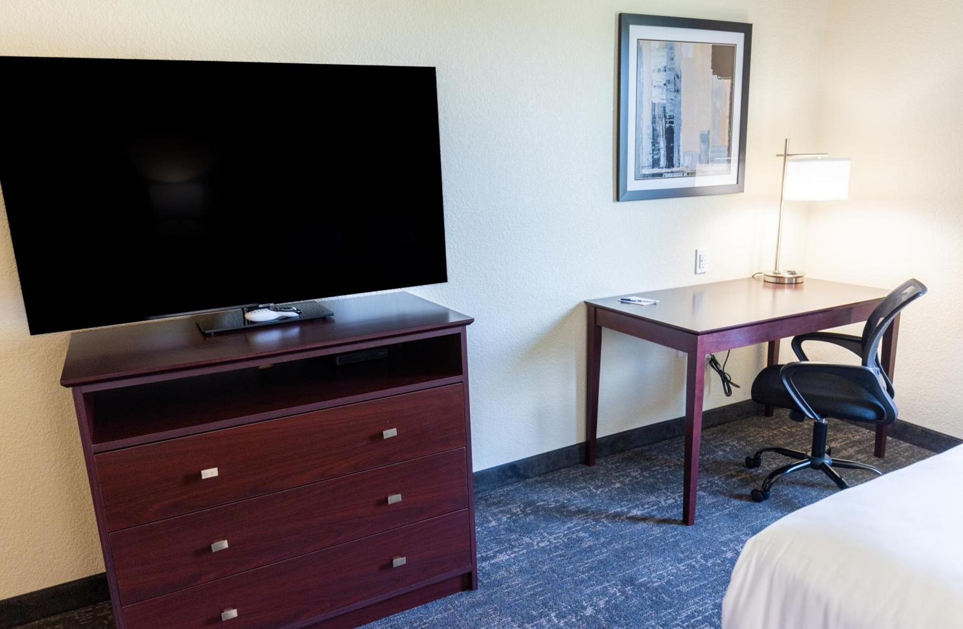 Cobblestone Inn & Suites - Winters photo 65