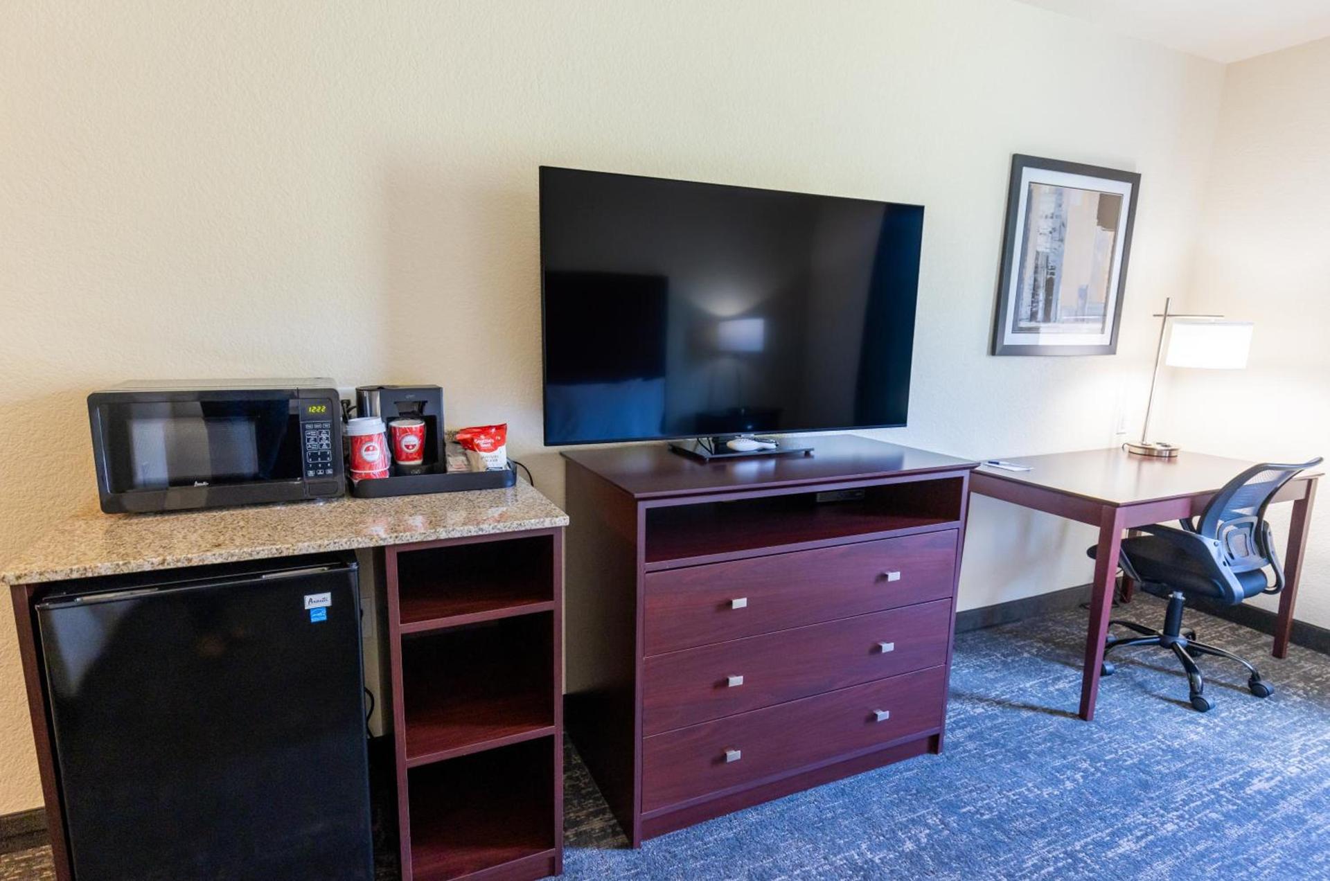 Cobblestone Inn & Suites - Winters photo 56