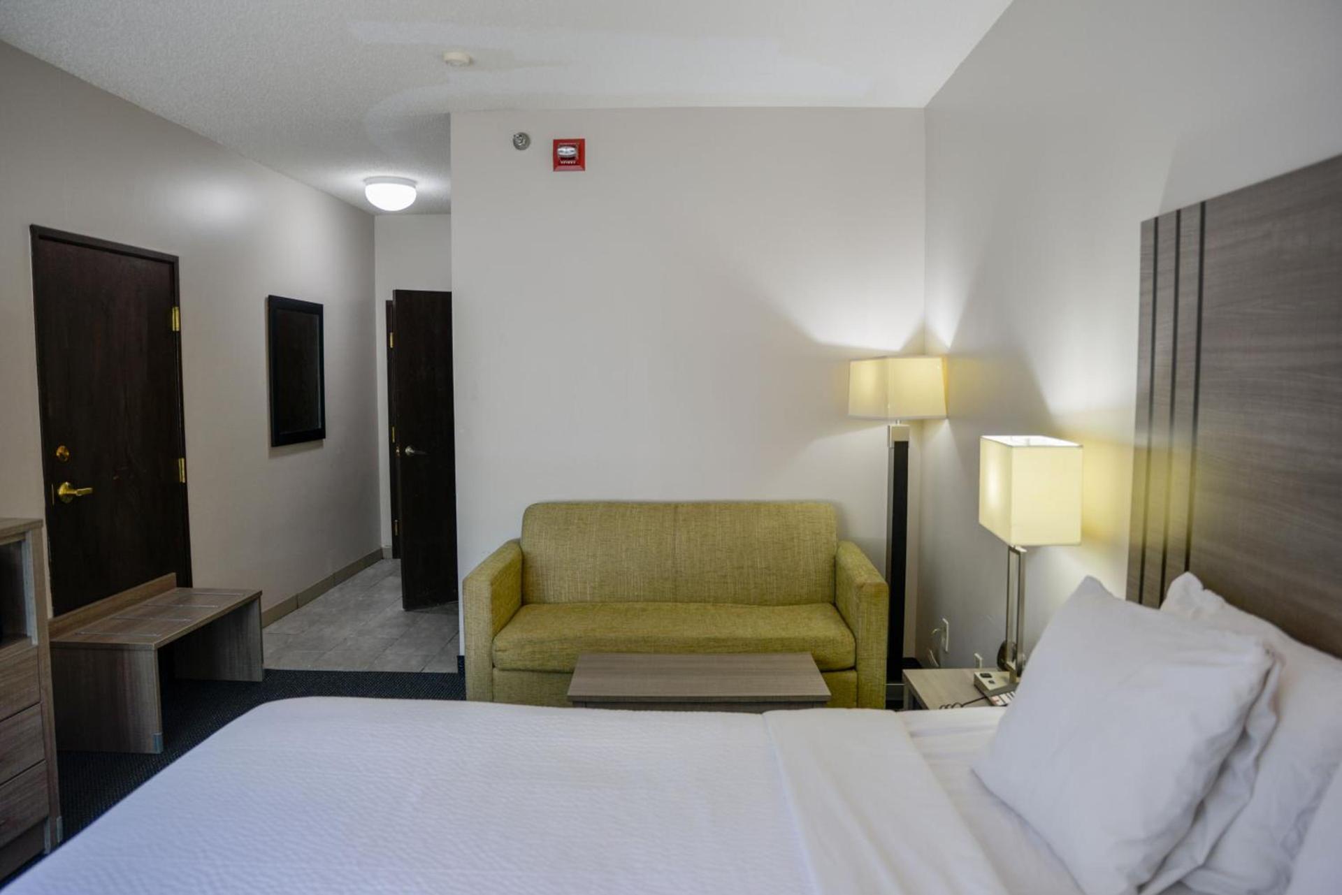 Baymont by Wyndham O'Fallon St. Louis Area photo 13