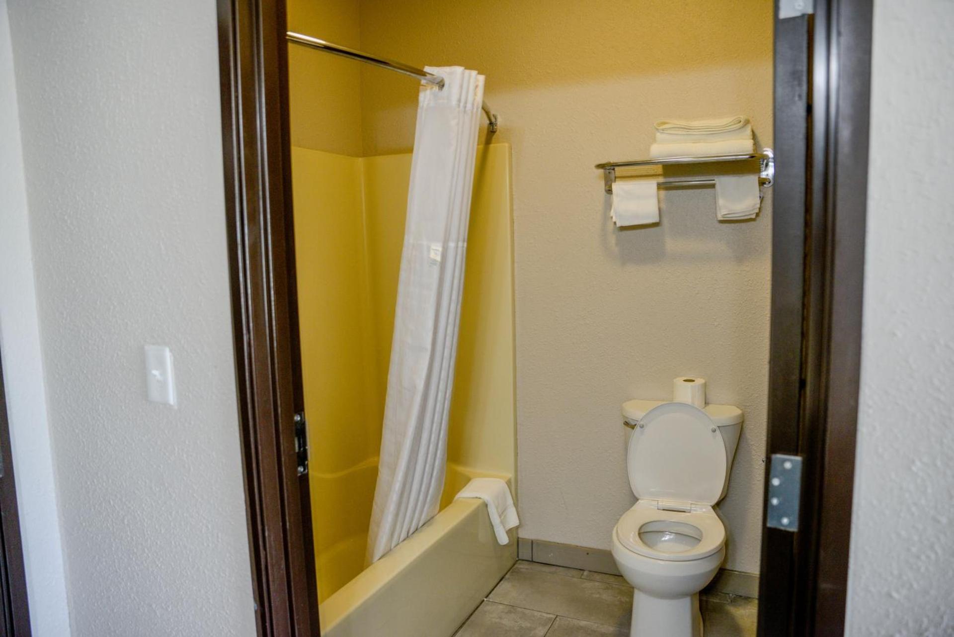 Baymont by Wyndham O'Fallon St. Louis Area photo 24