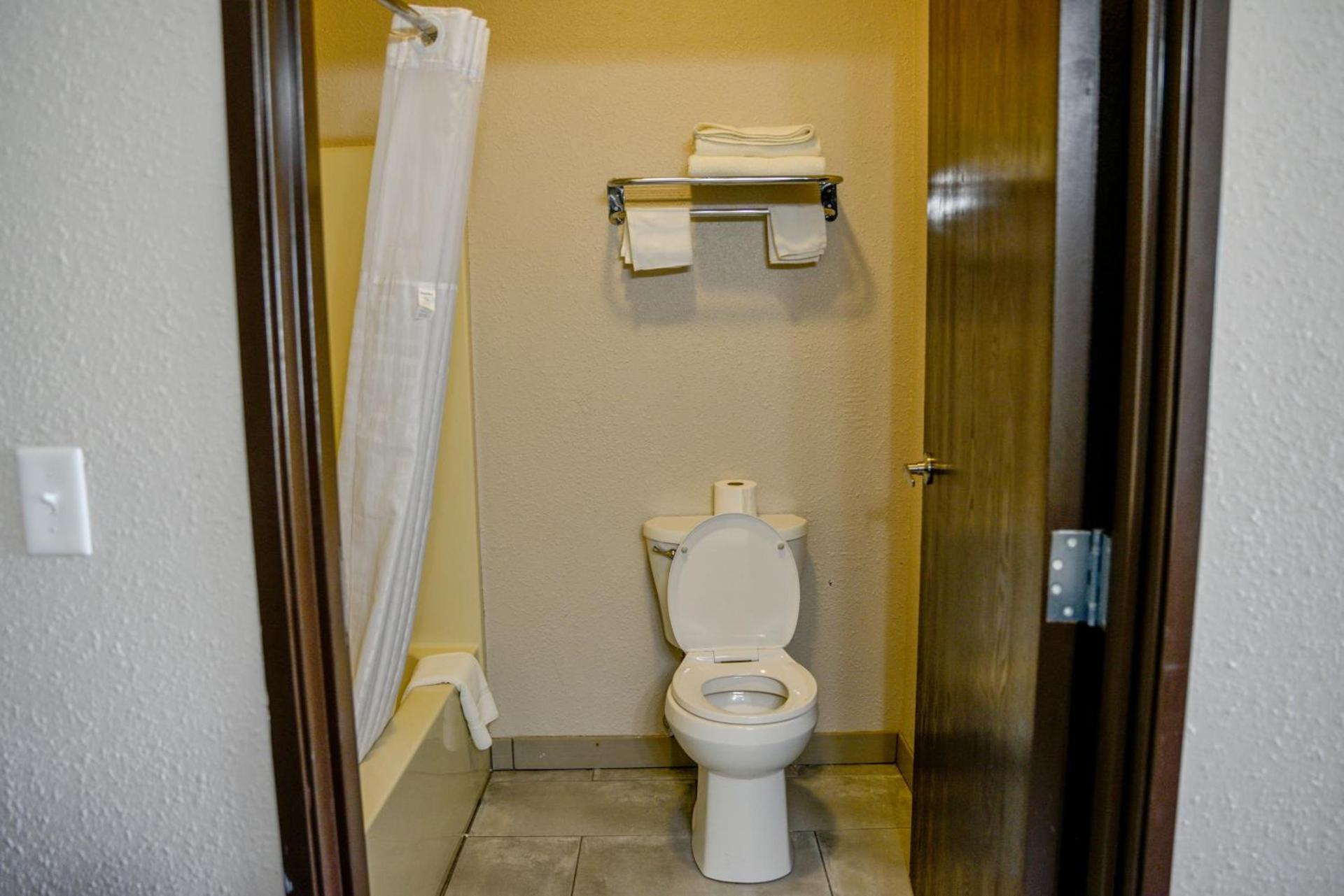Baymont by Wyndham O'Fallon St. Louis Area photo 20