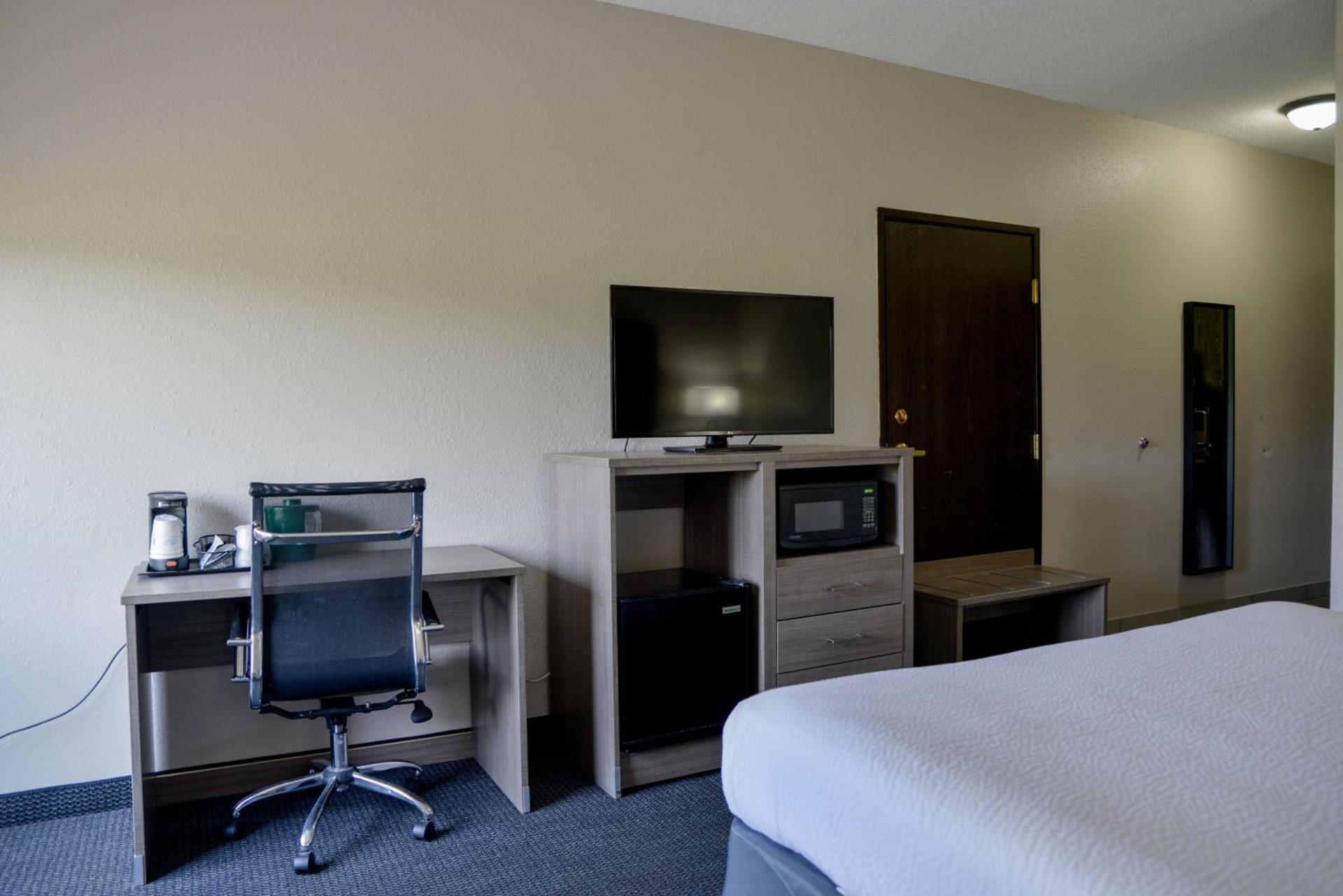Baymont by Wyndham O'Fallon St. Louis Area photo 40