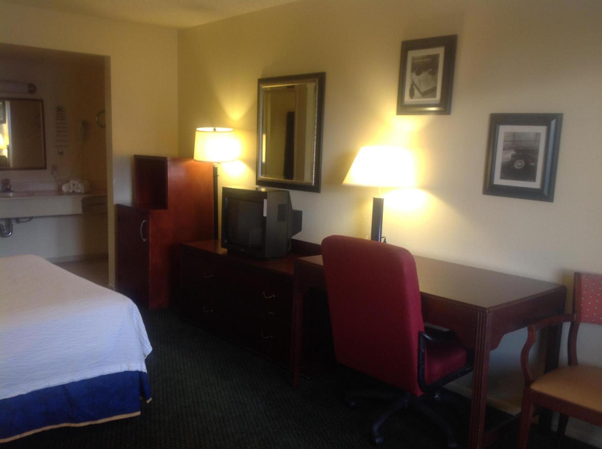 Eunice Plaza Motel photo 45