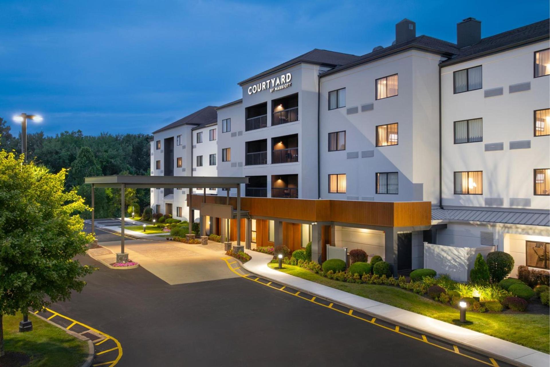 Courtyard by Marriott Danbury photo 9