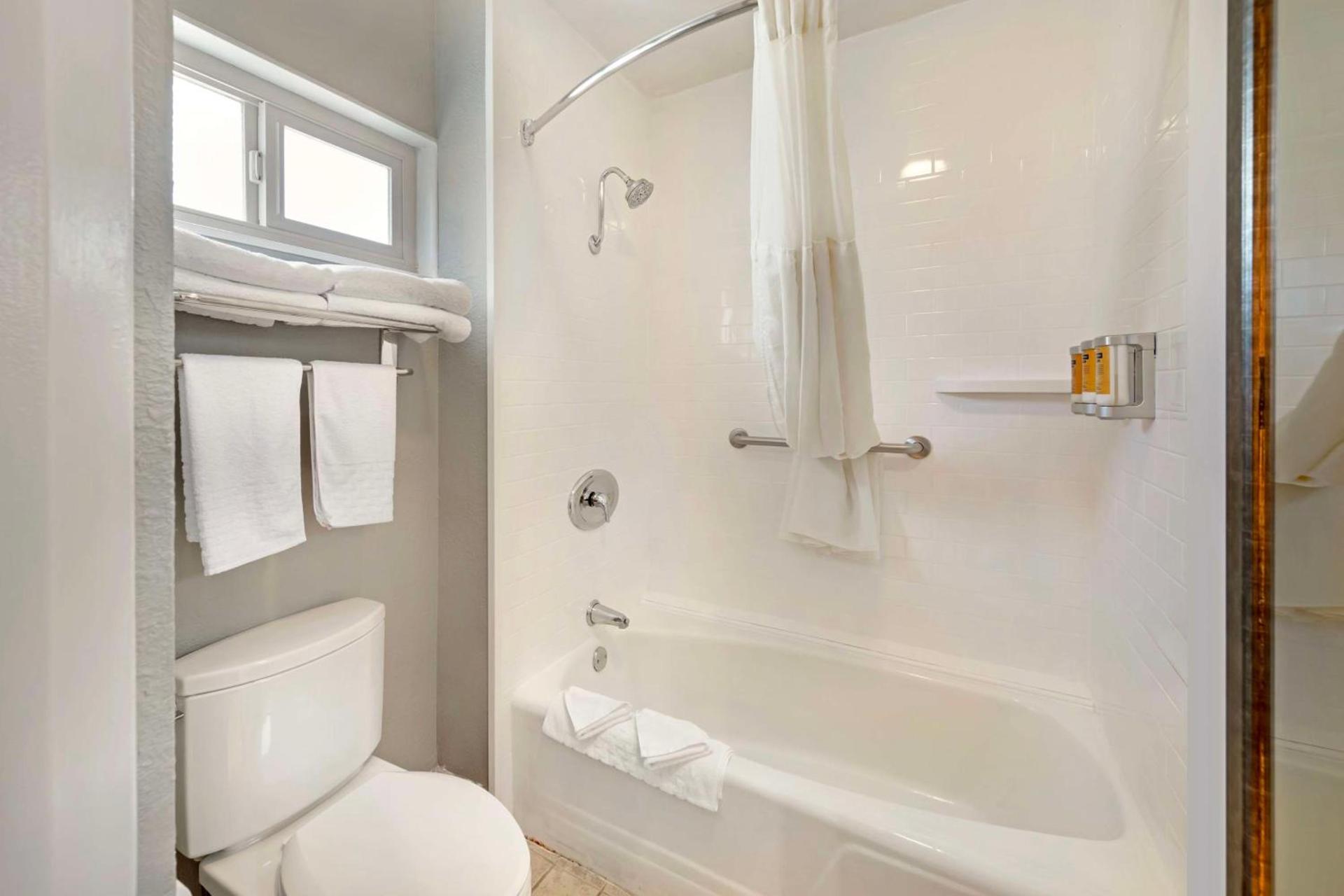 Best Western Plus Black Oak photo 25