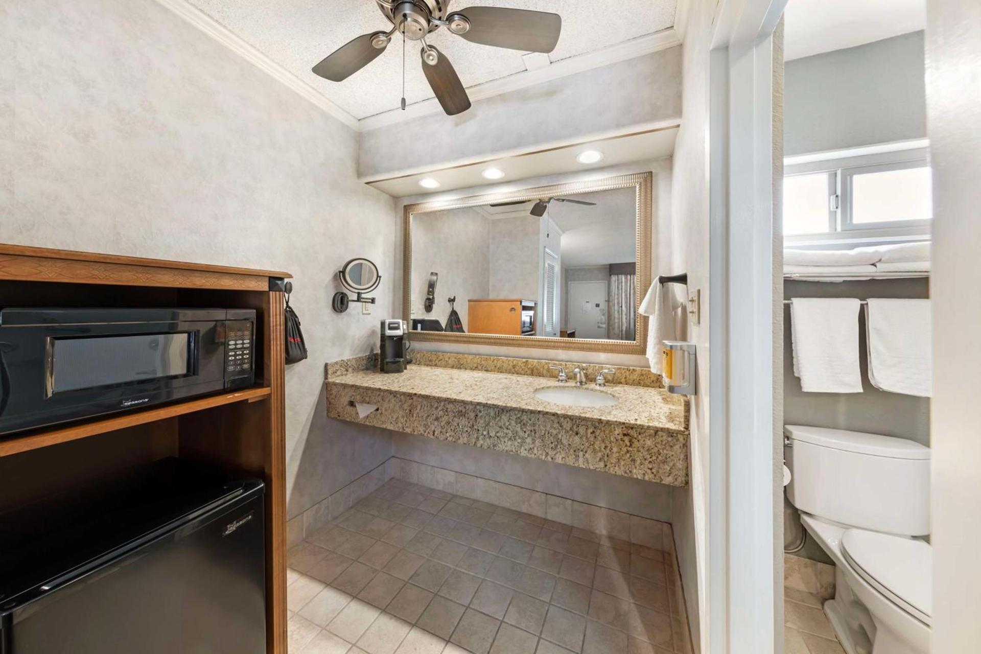 Best Western Plus Black Oak photo 24