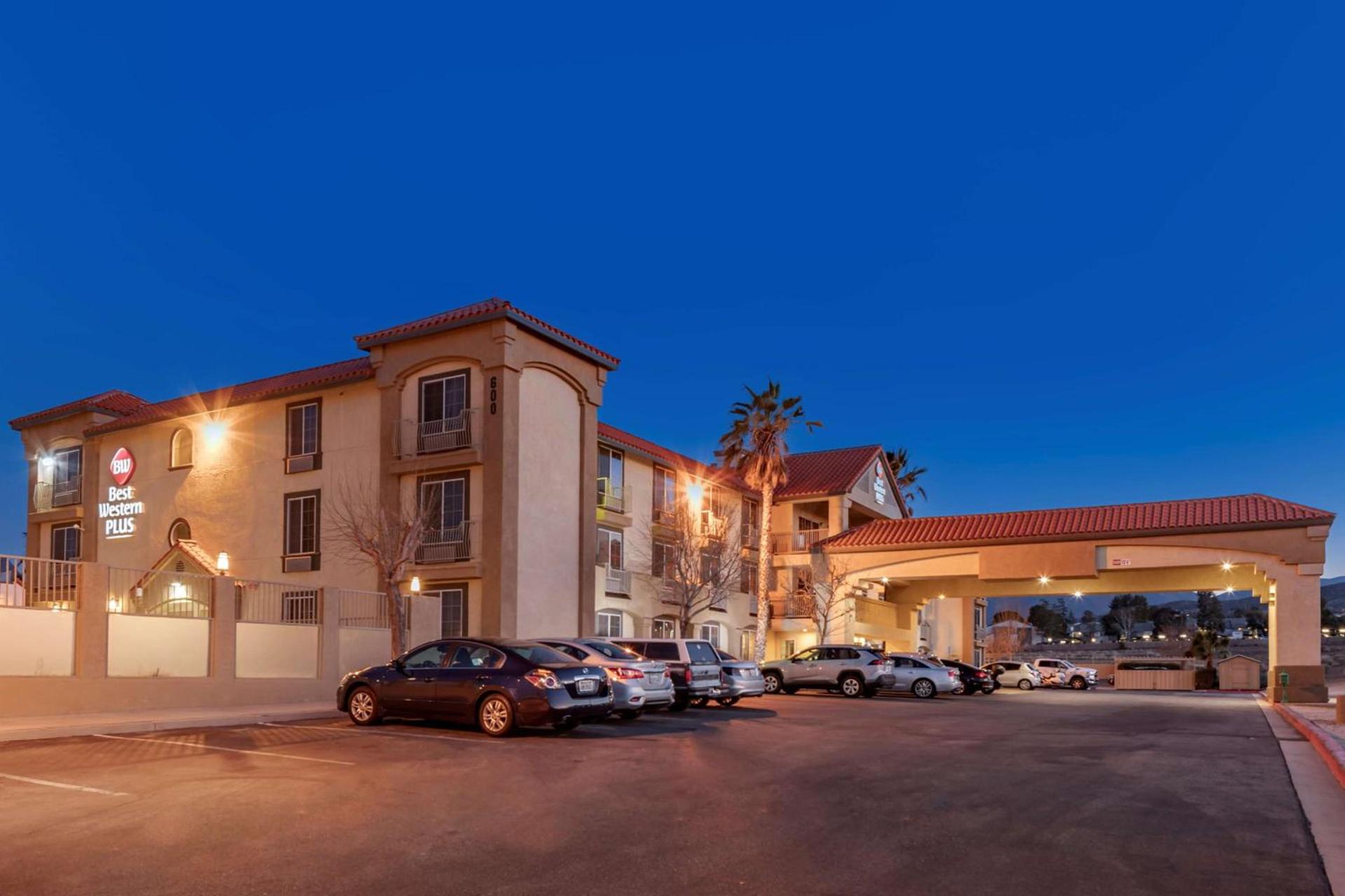 Best Western Plus John Jay Inn & Suites — hotel in Palmdale