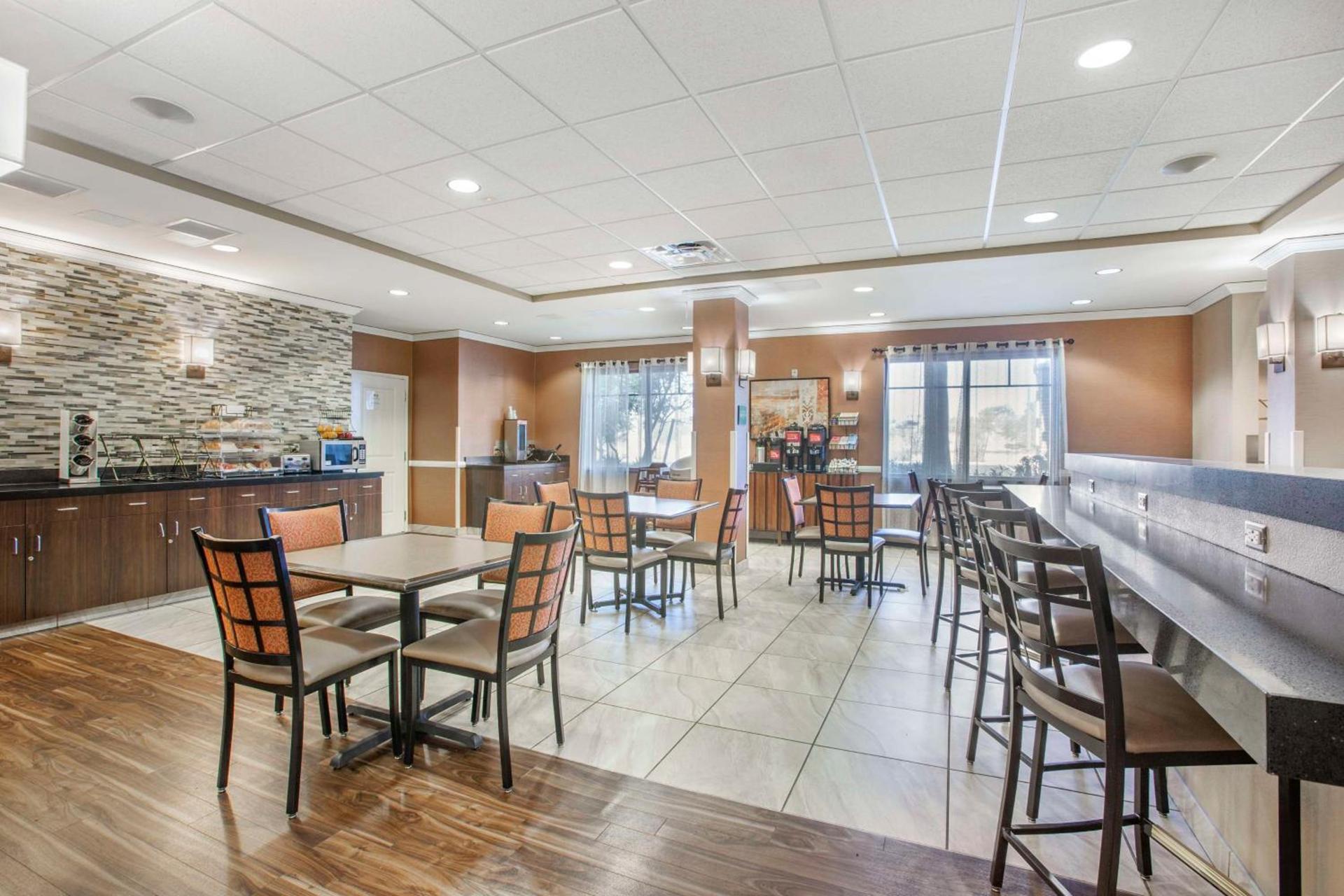 Best Western Plus Chandler Hotel & Suites photo 5