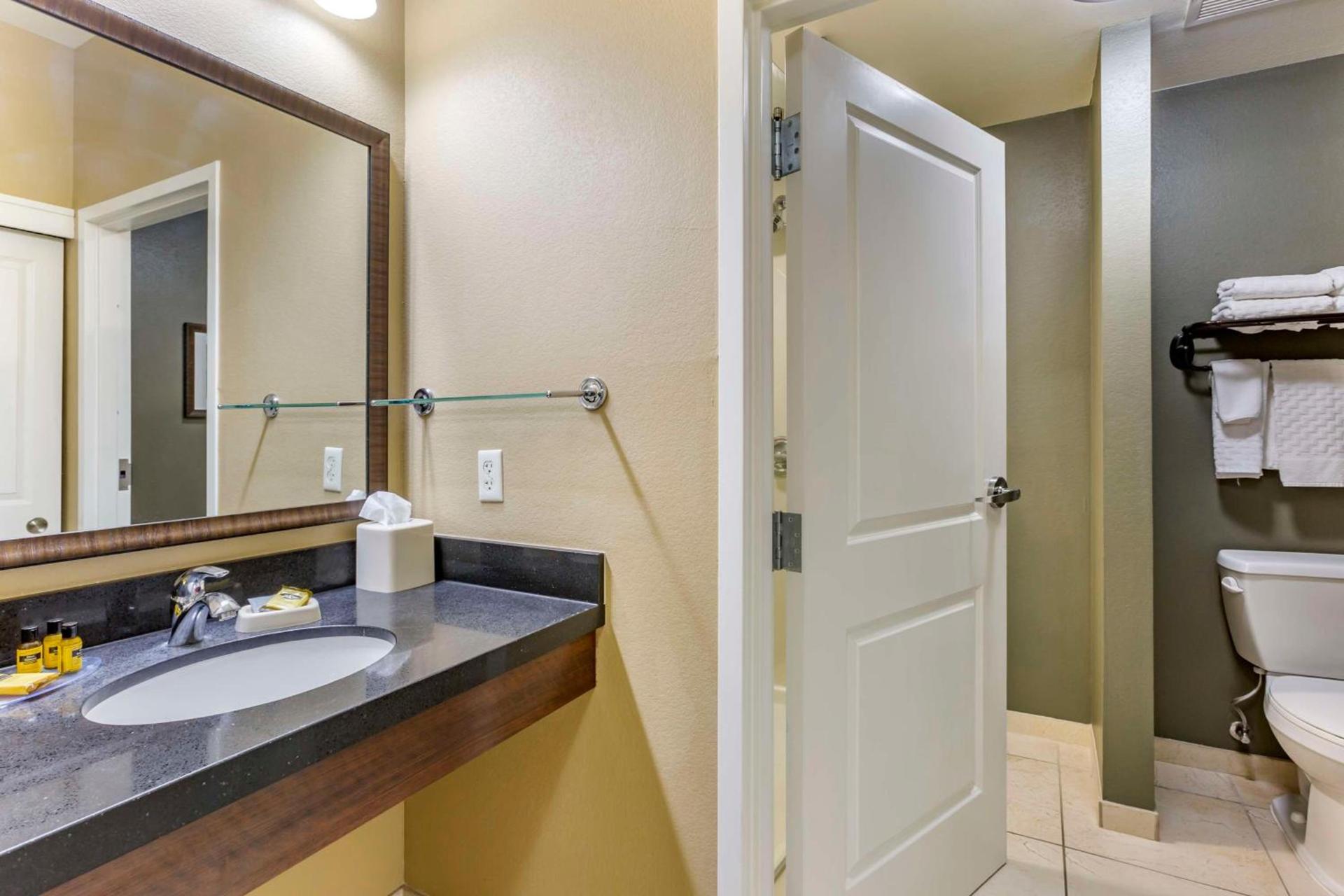 Best Western Plus Chandler Hotel & Suites photo 19