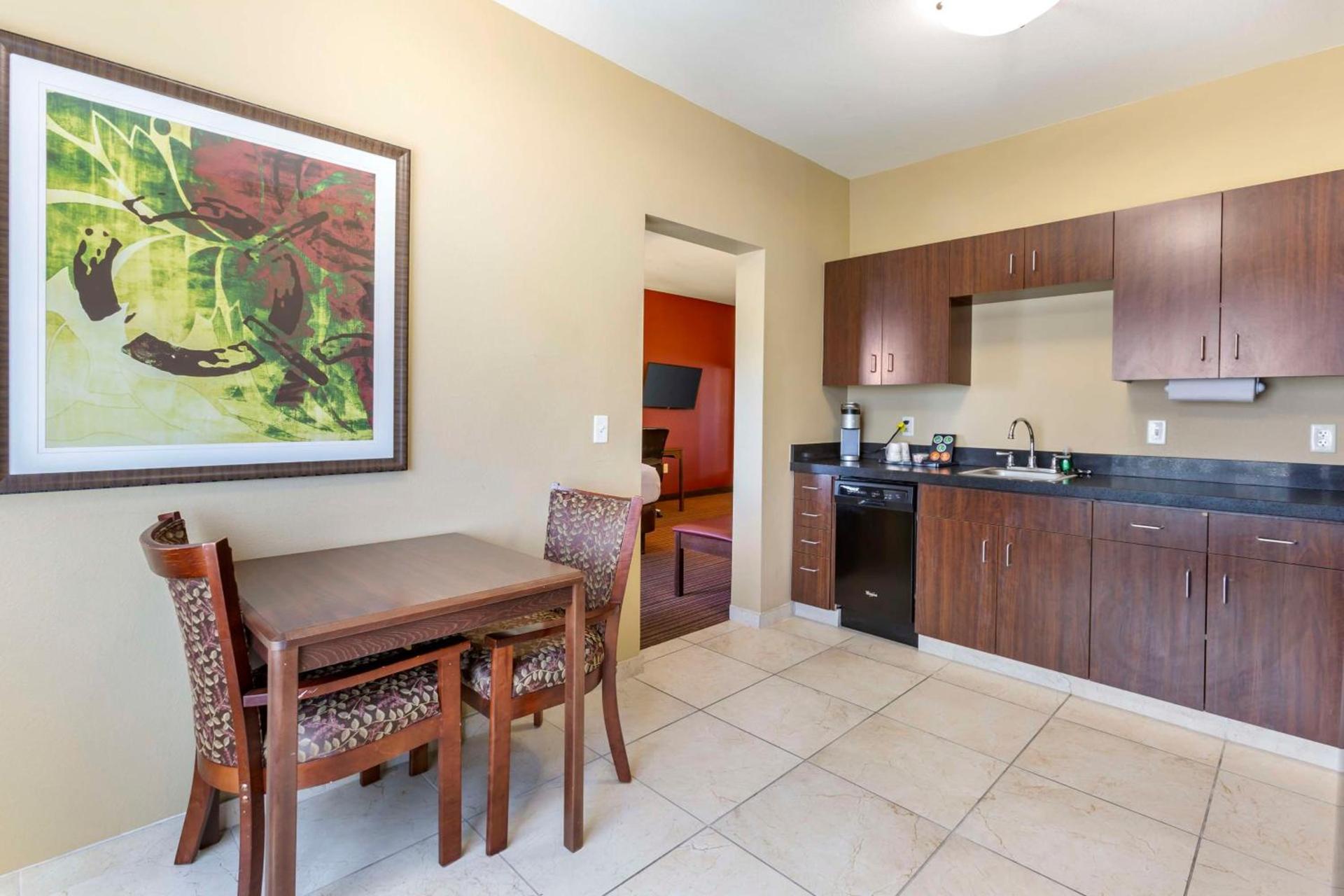 Best Western Plus Chandler Hotel & Suites photo 23