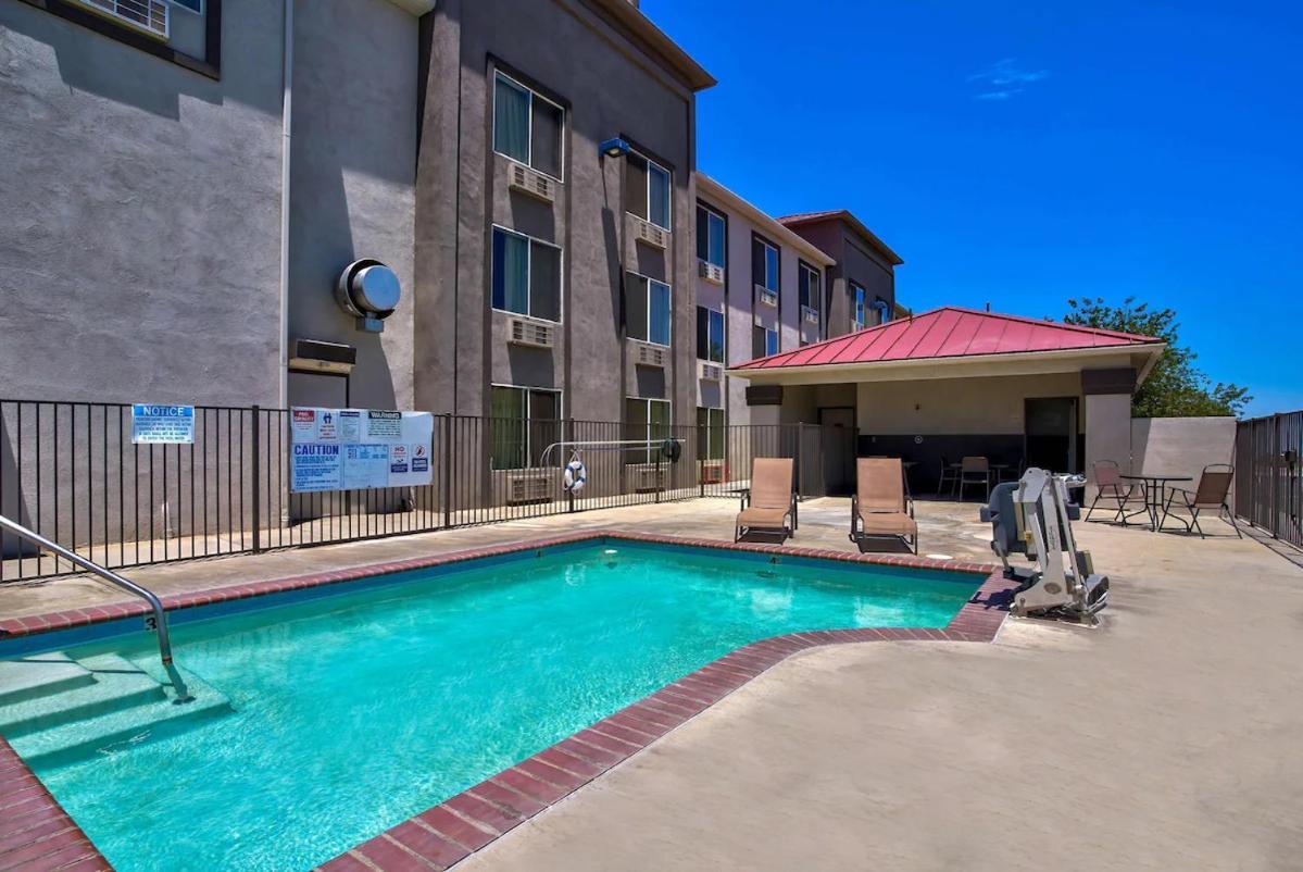 Studio 6 Suites Hesperia CA West Main Street I 15 photo 12