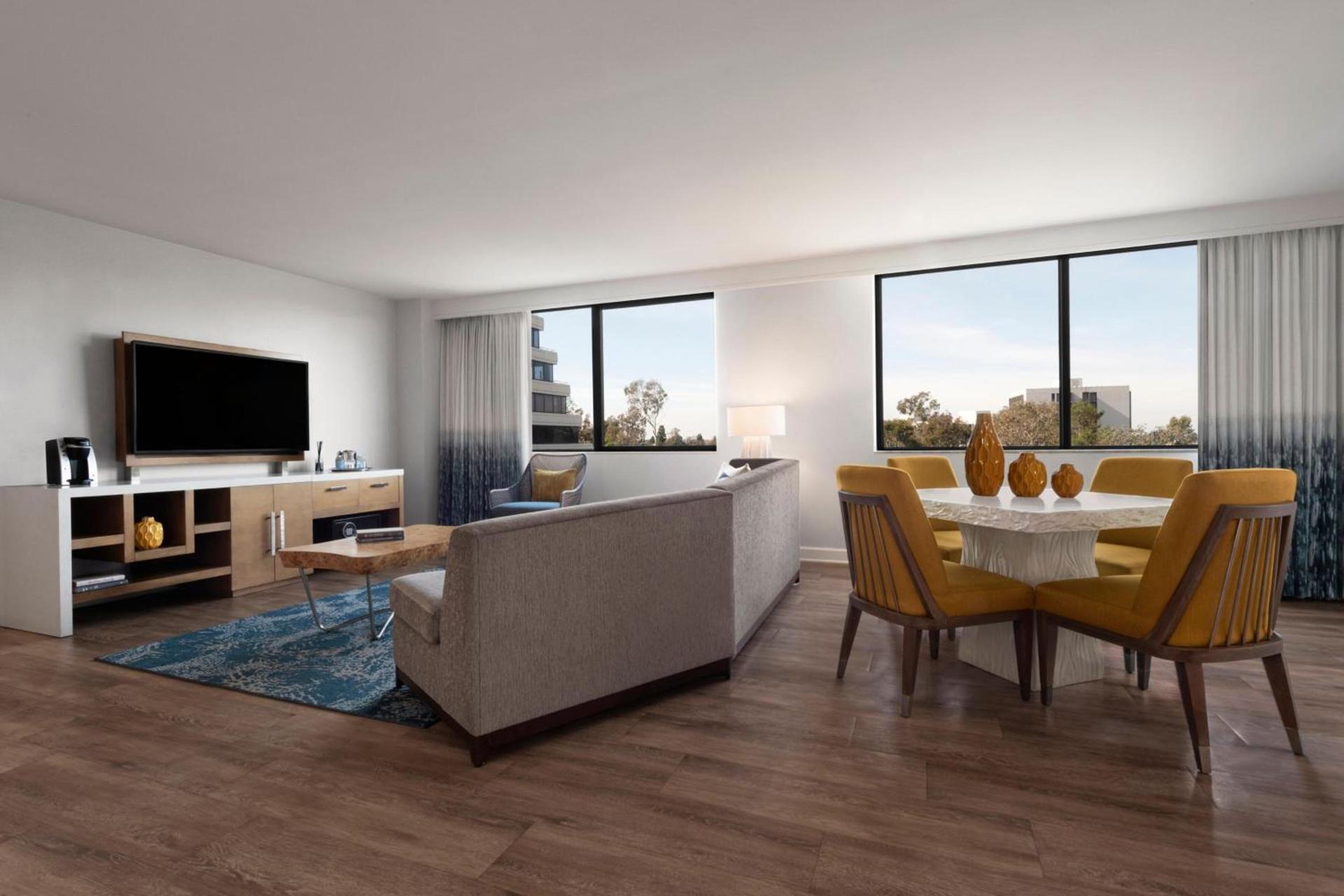 Renaissance Newport Beach Hotel photo 9
