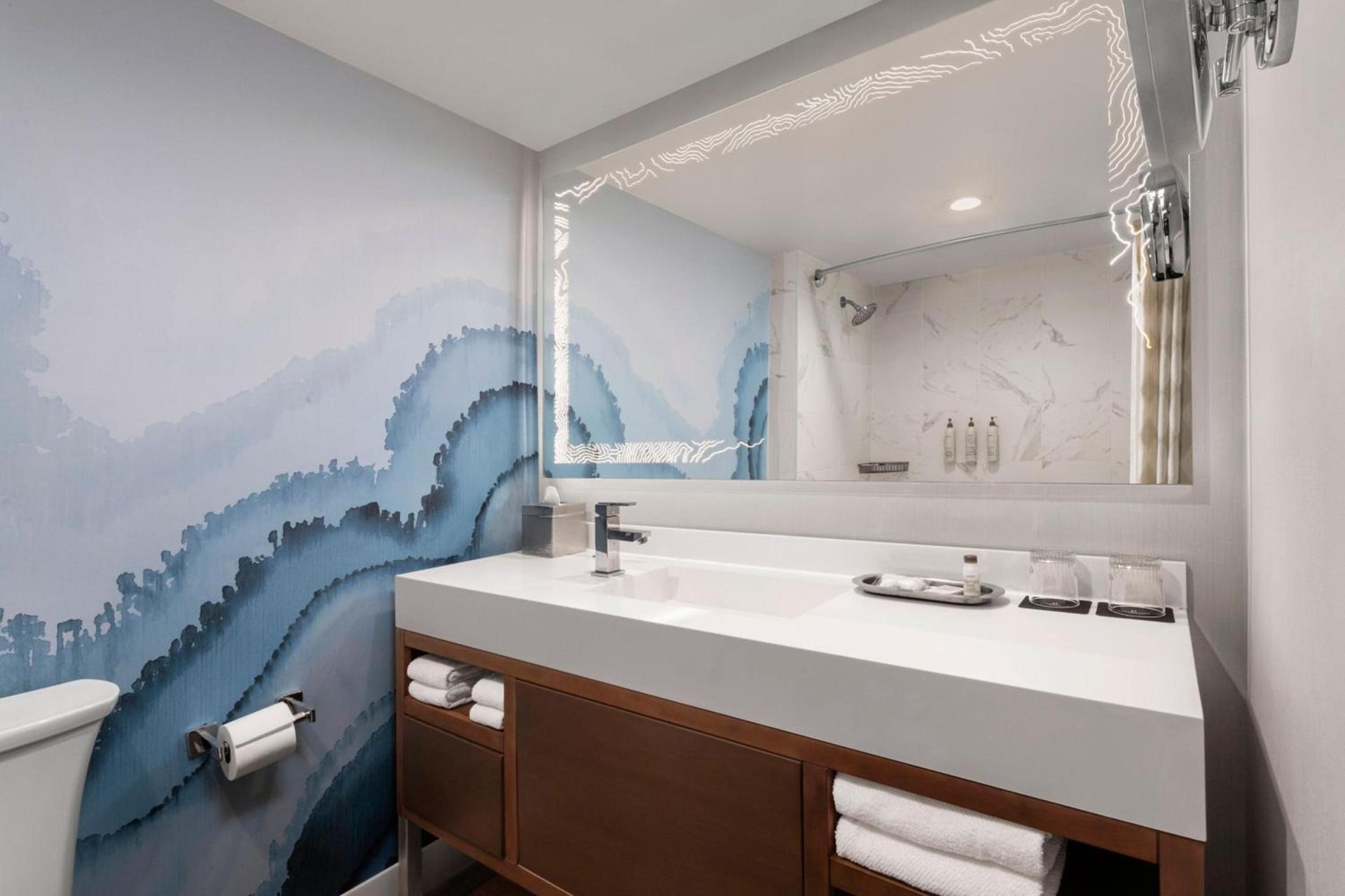 Renaissance Newport Beach Hotel photo 36