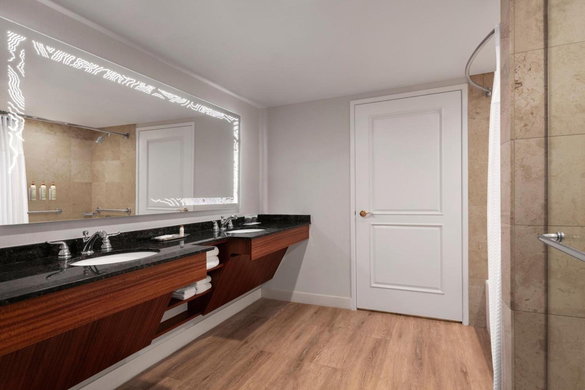 Renaissance Newport Beach Hotel photo 38
