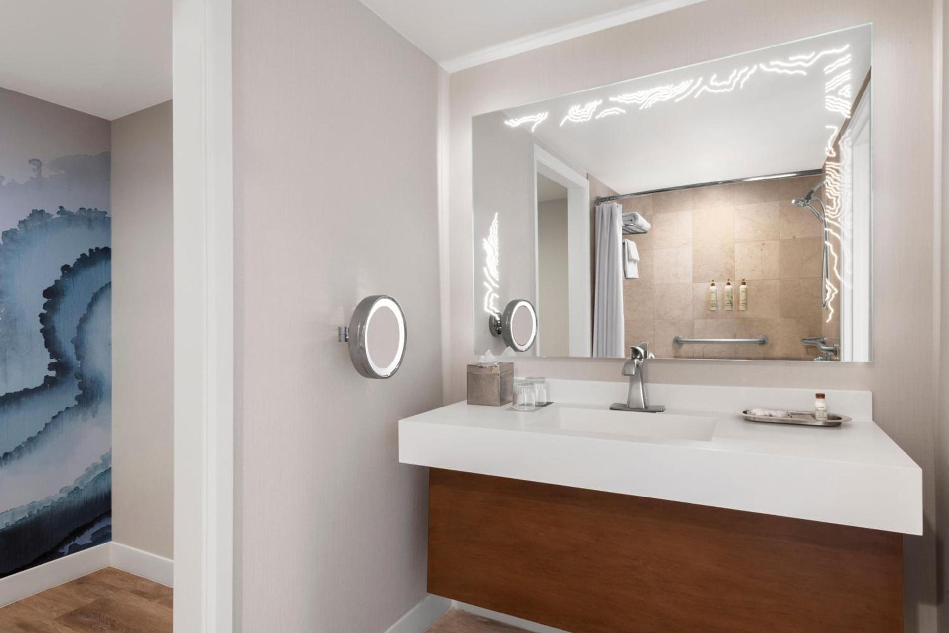 Renaissance Newport Beach Hotel photo 39