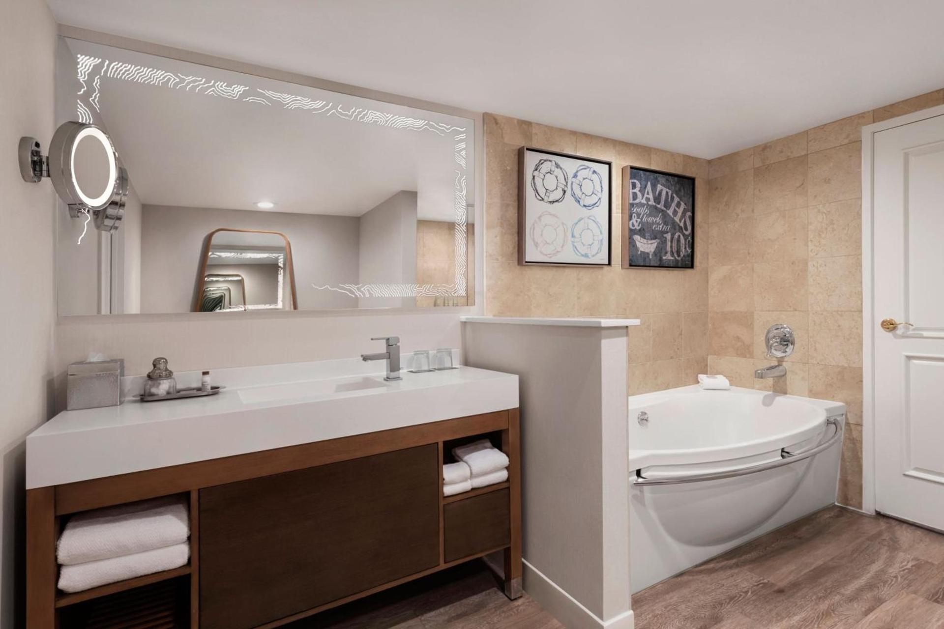 Renaissance Newport Beach Hotel photo 48