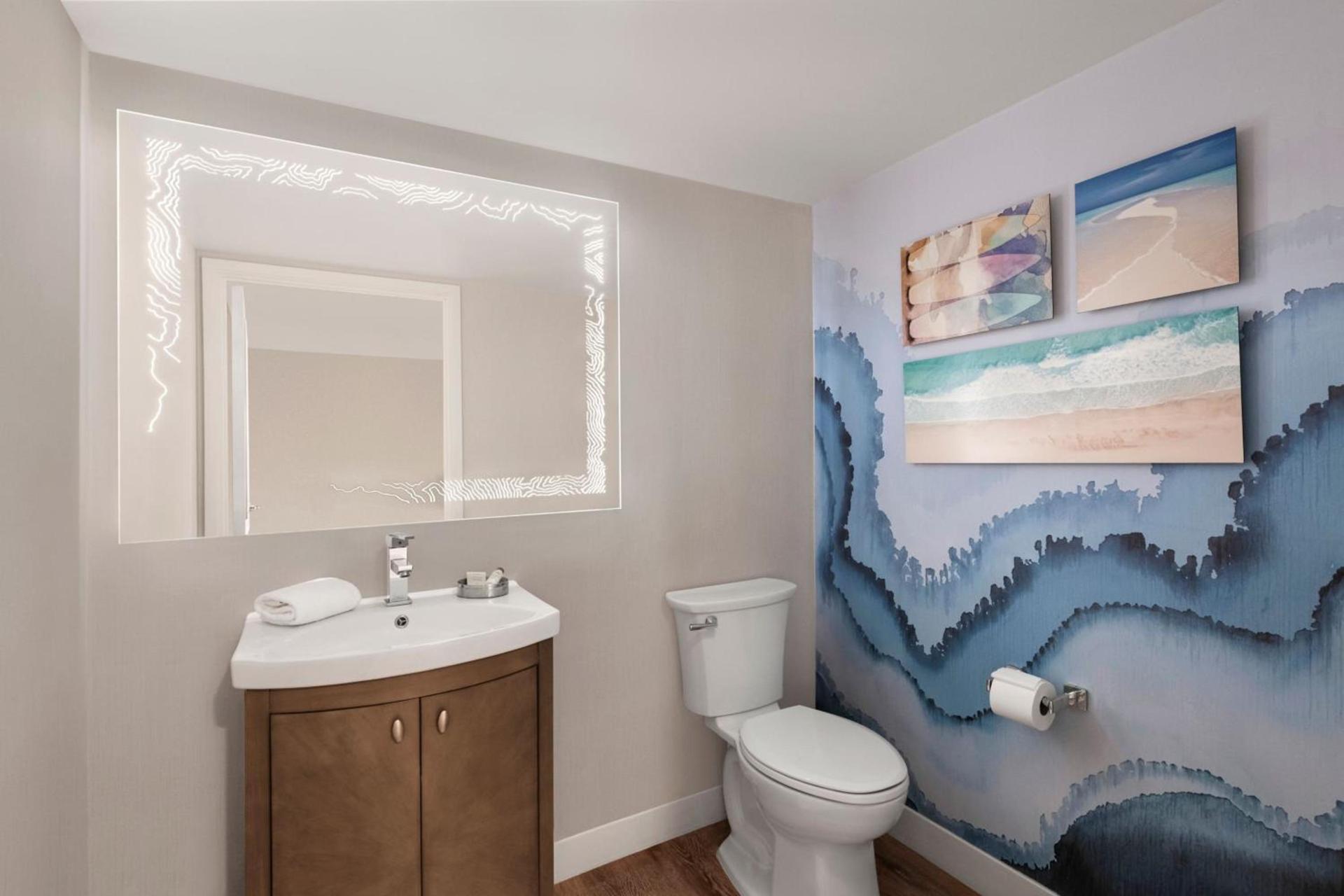 Renaissance Newport Beach Hotel photo 50