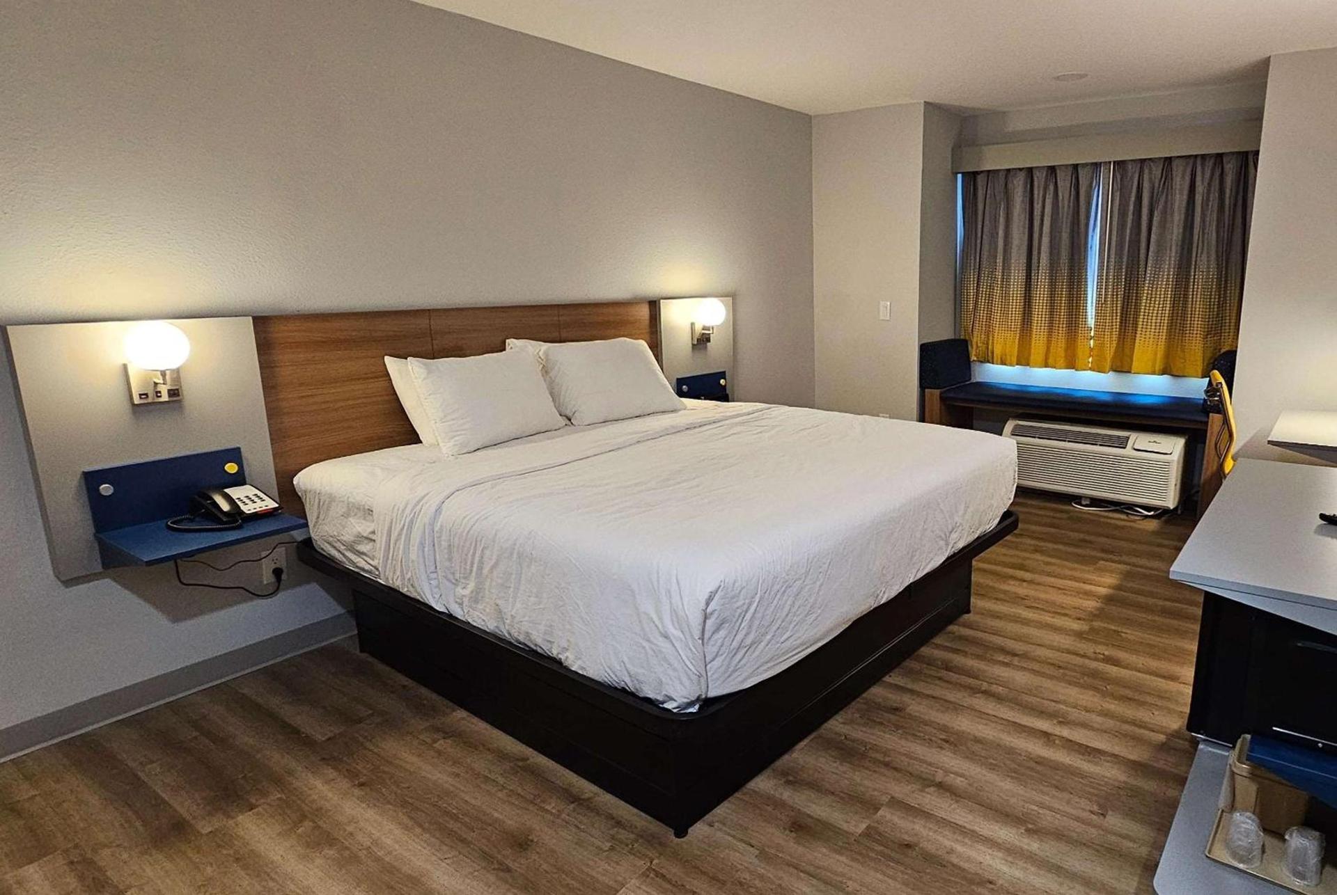 Microtel Inn & Suites by Wyndham Tulsa - Catoosa Route 66 photo 10
