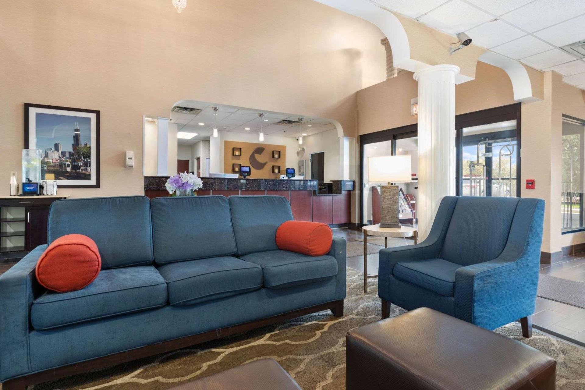 Comfort Suites Lombard - Addison photo 7