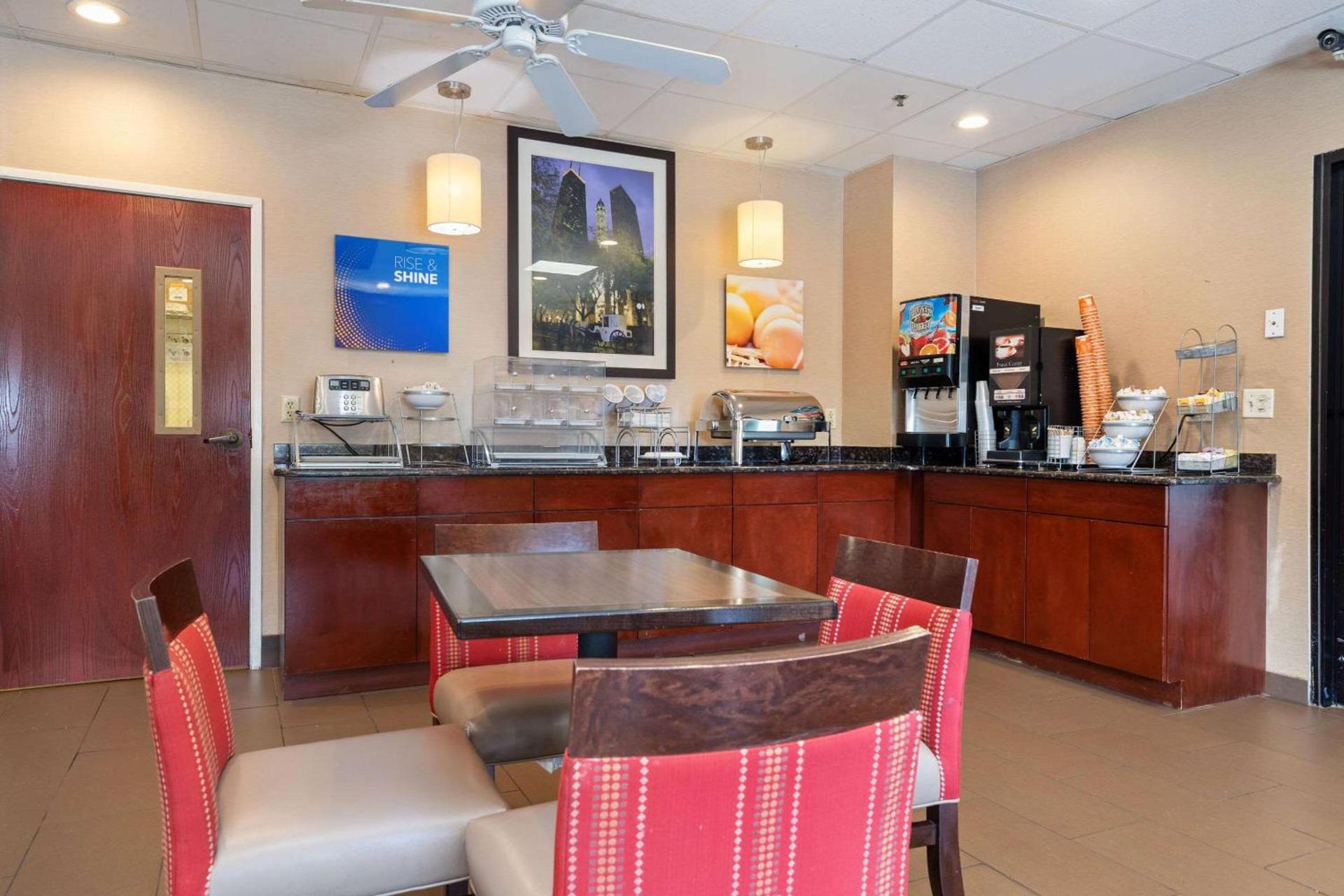 Comfort Suites Lombard - Addison photo 25