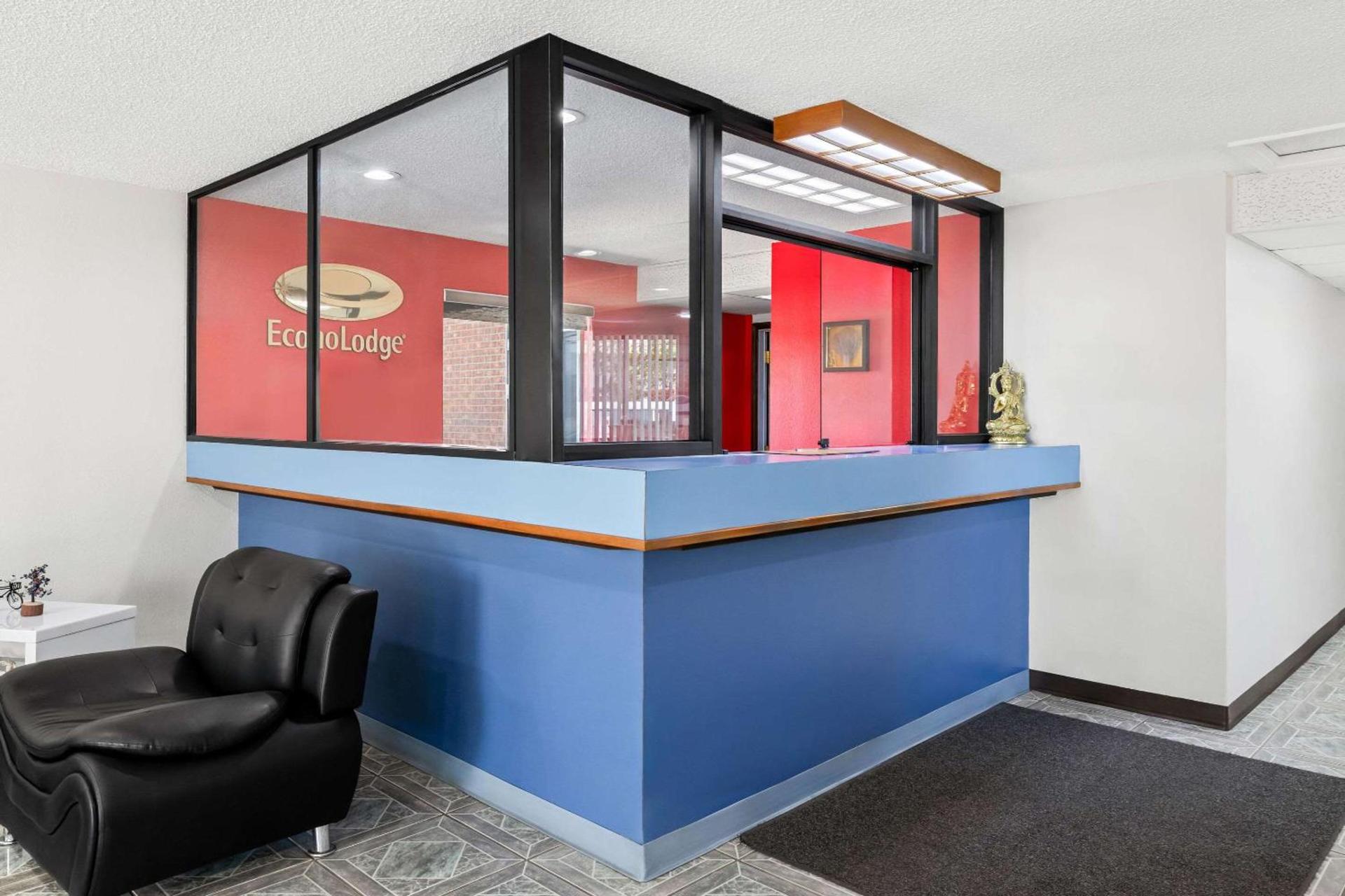 Econo Lodge Emporia photo 6
