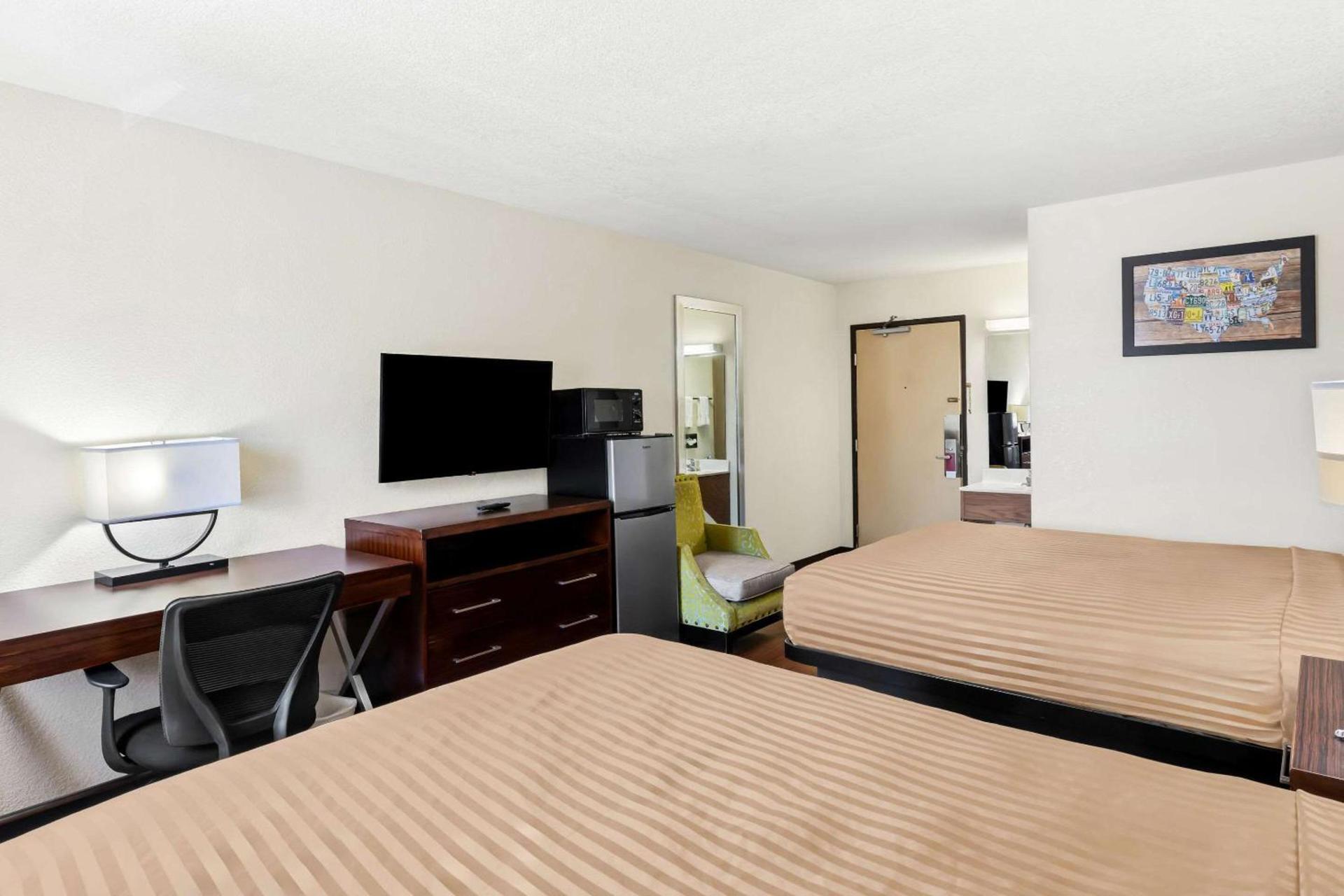 Econo Lodge Emporia photo 18