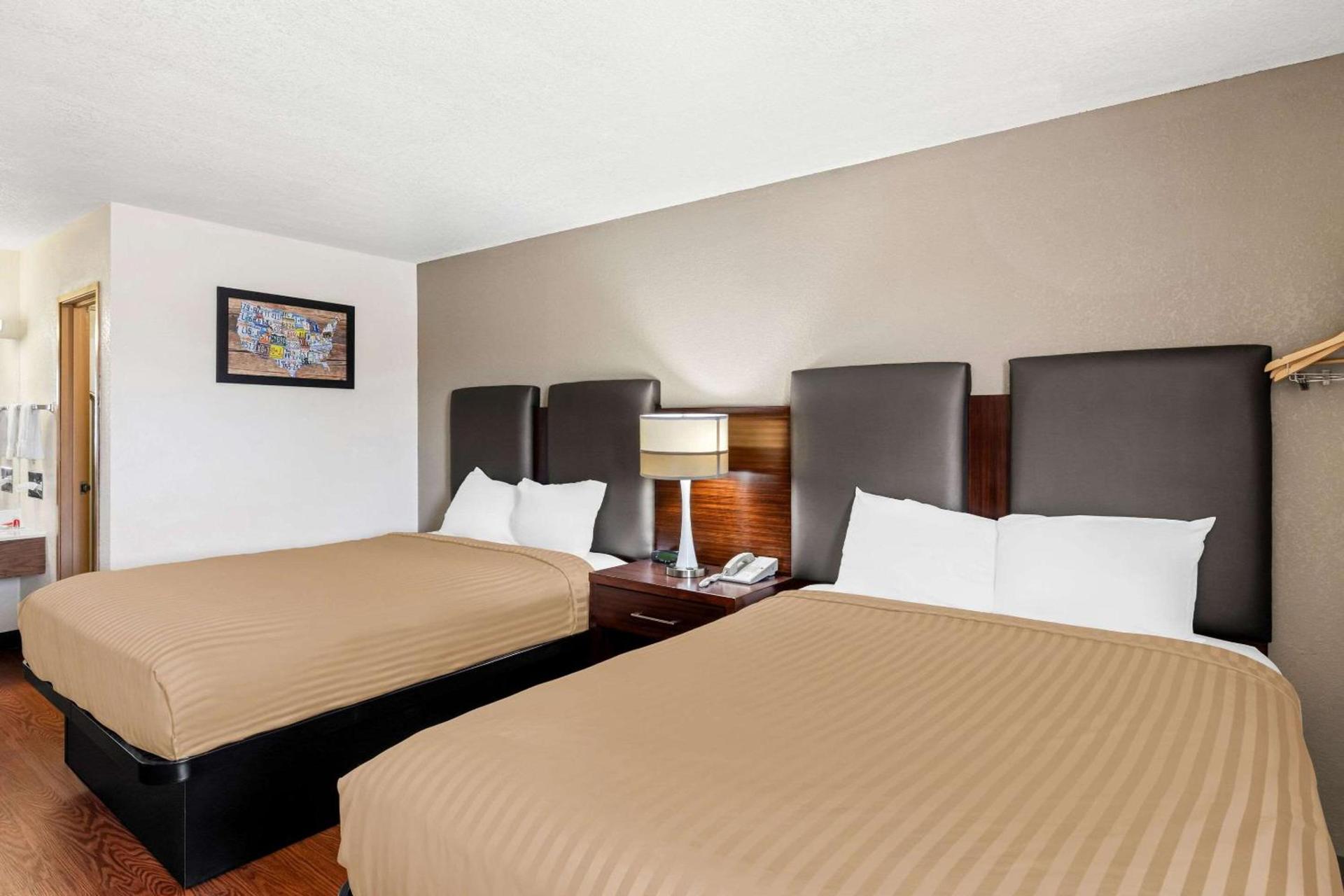 Econo Lodge Emporia photo 19