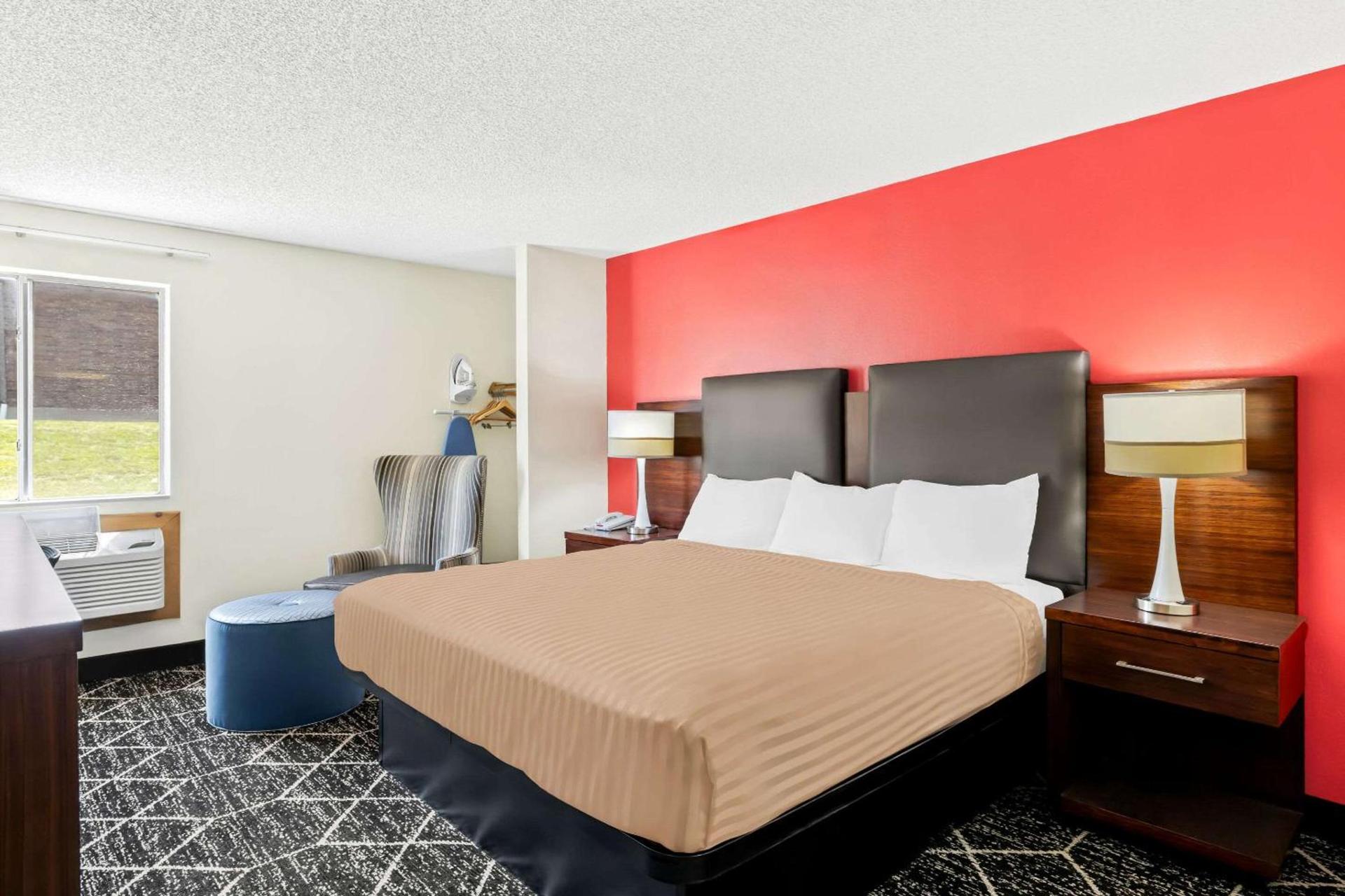 Econo Lodge Emporia photo 21