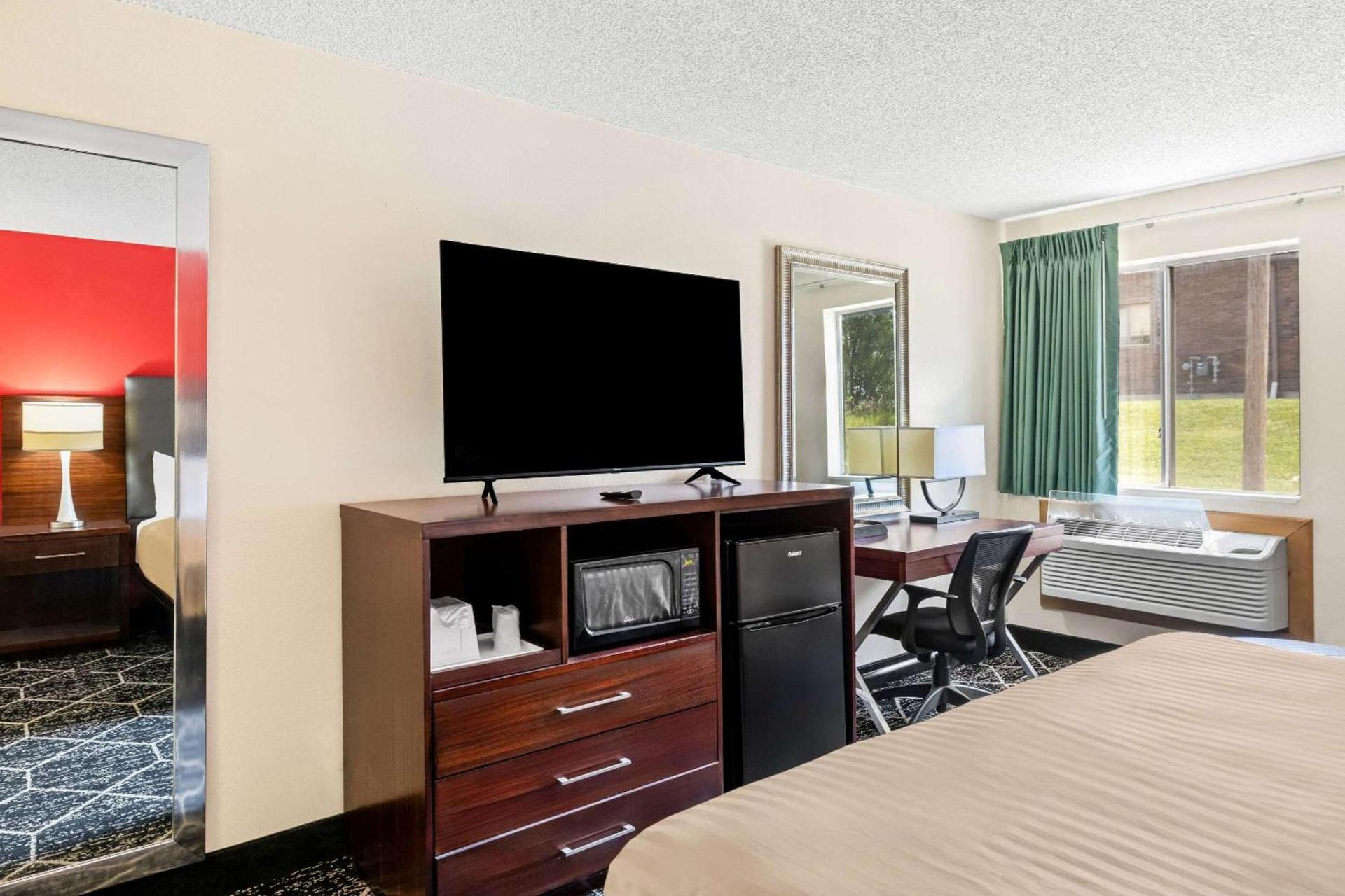 Econo Lodge Emporia photo 22