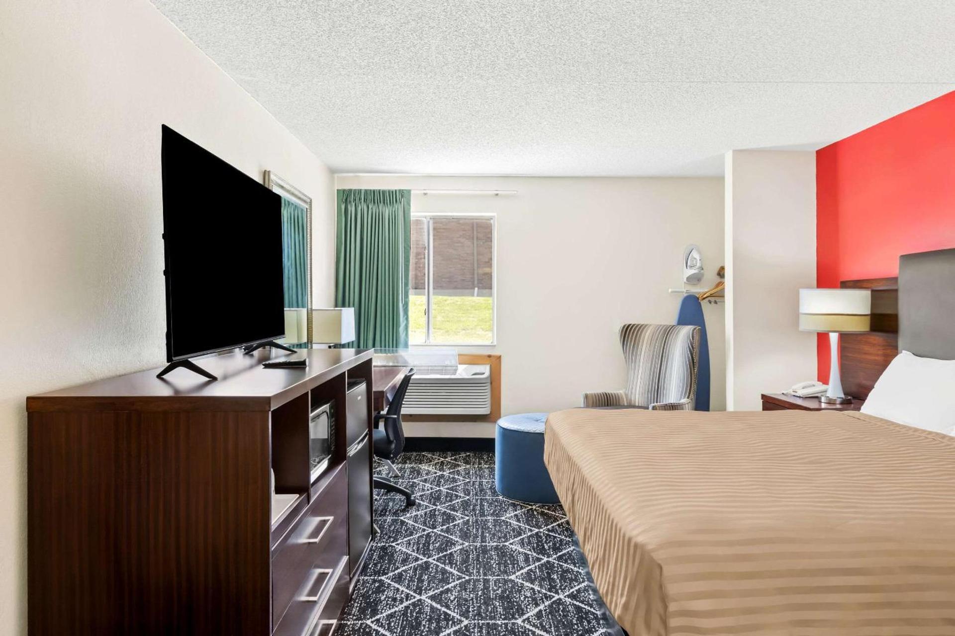 Econo Lodge Emporia photo 23