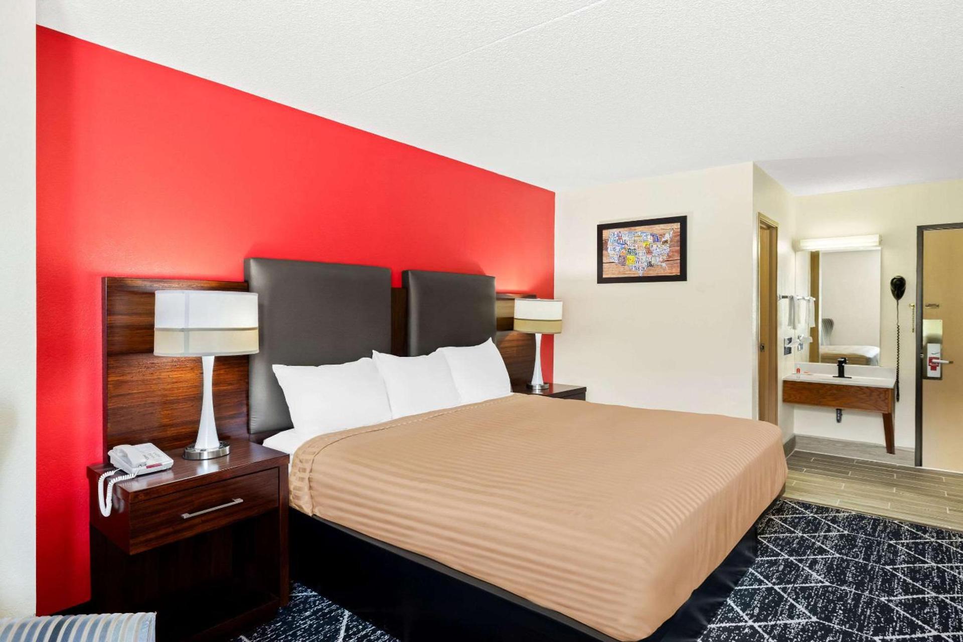 Econo Lodge Emporia photo 24
