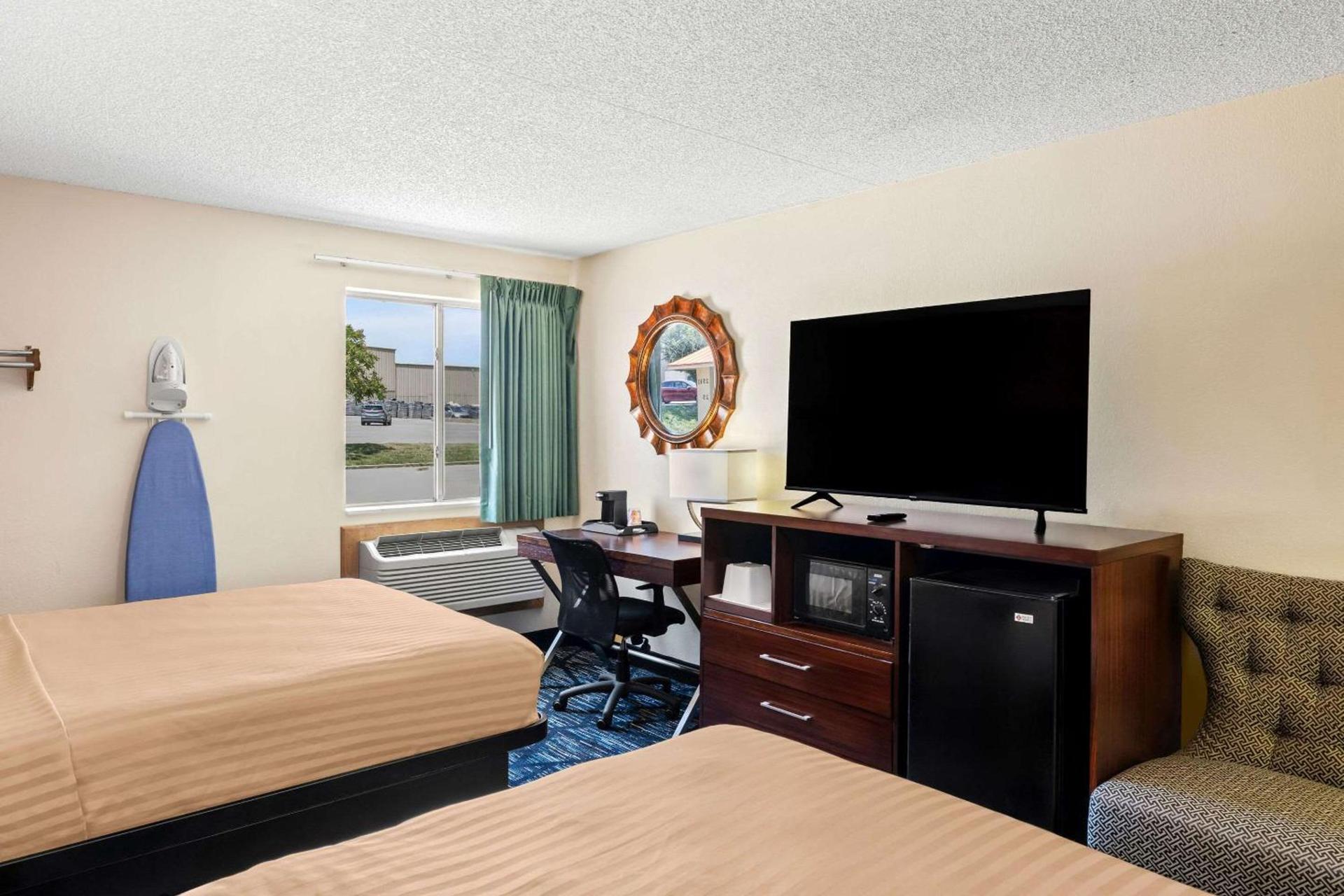 Econo Lodge Emporia photo 26
