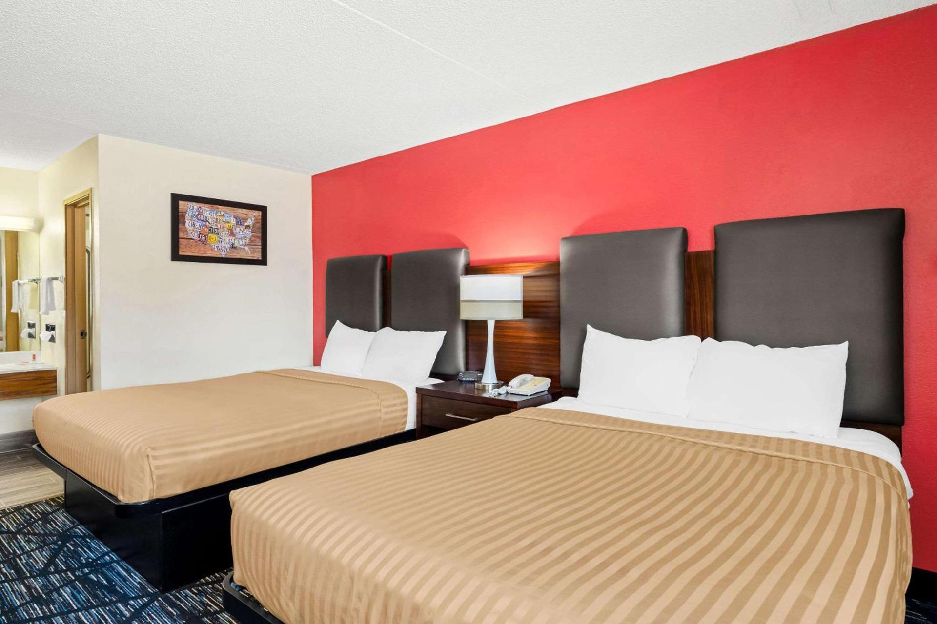 Econo Lodge Emporia photo 28