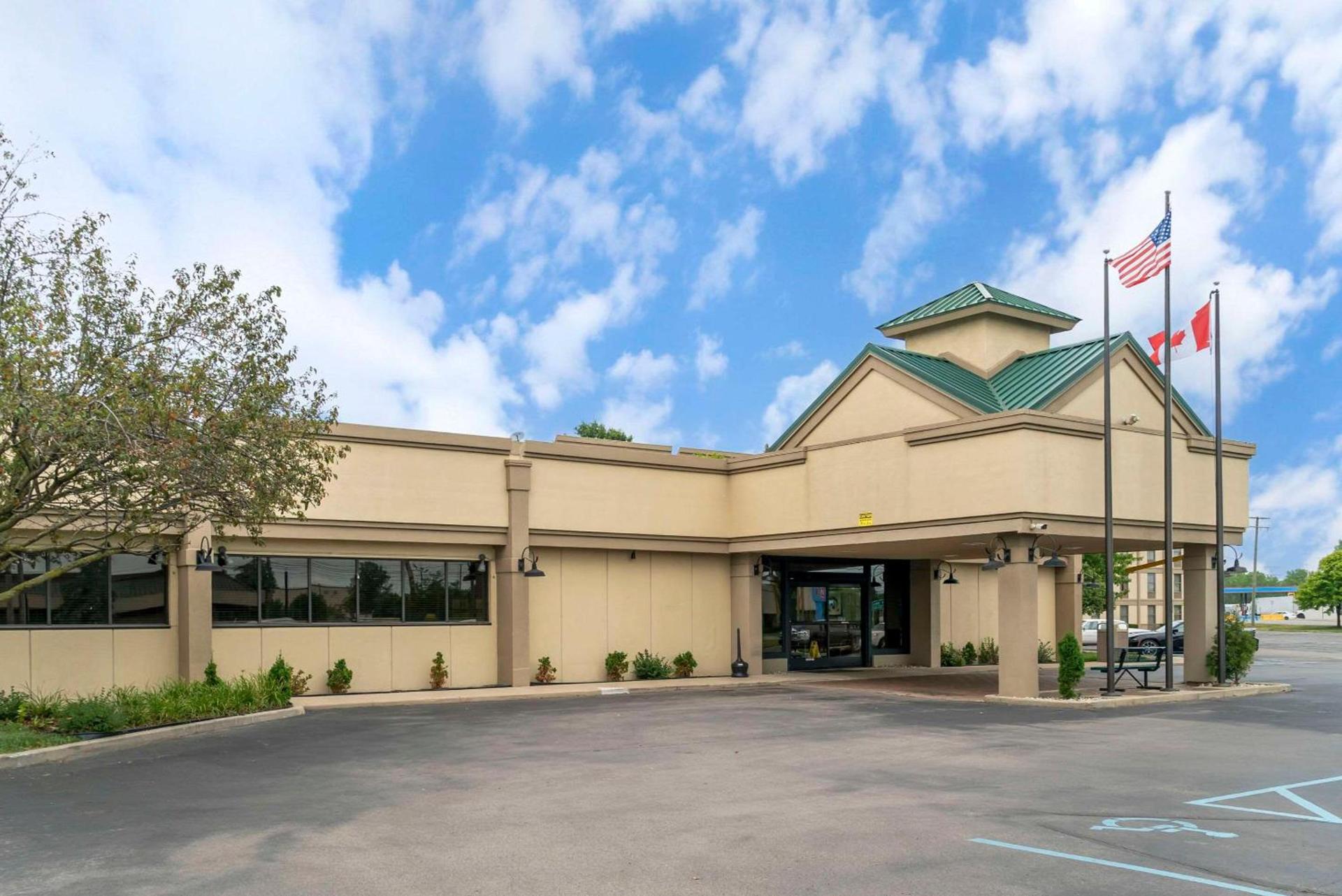 Quality Inn & Suites Monroe photo 1