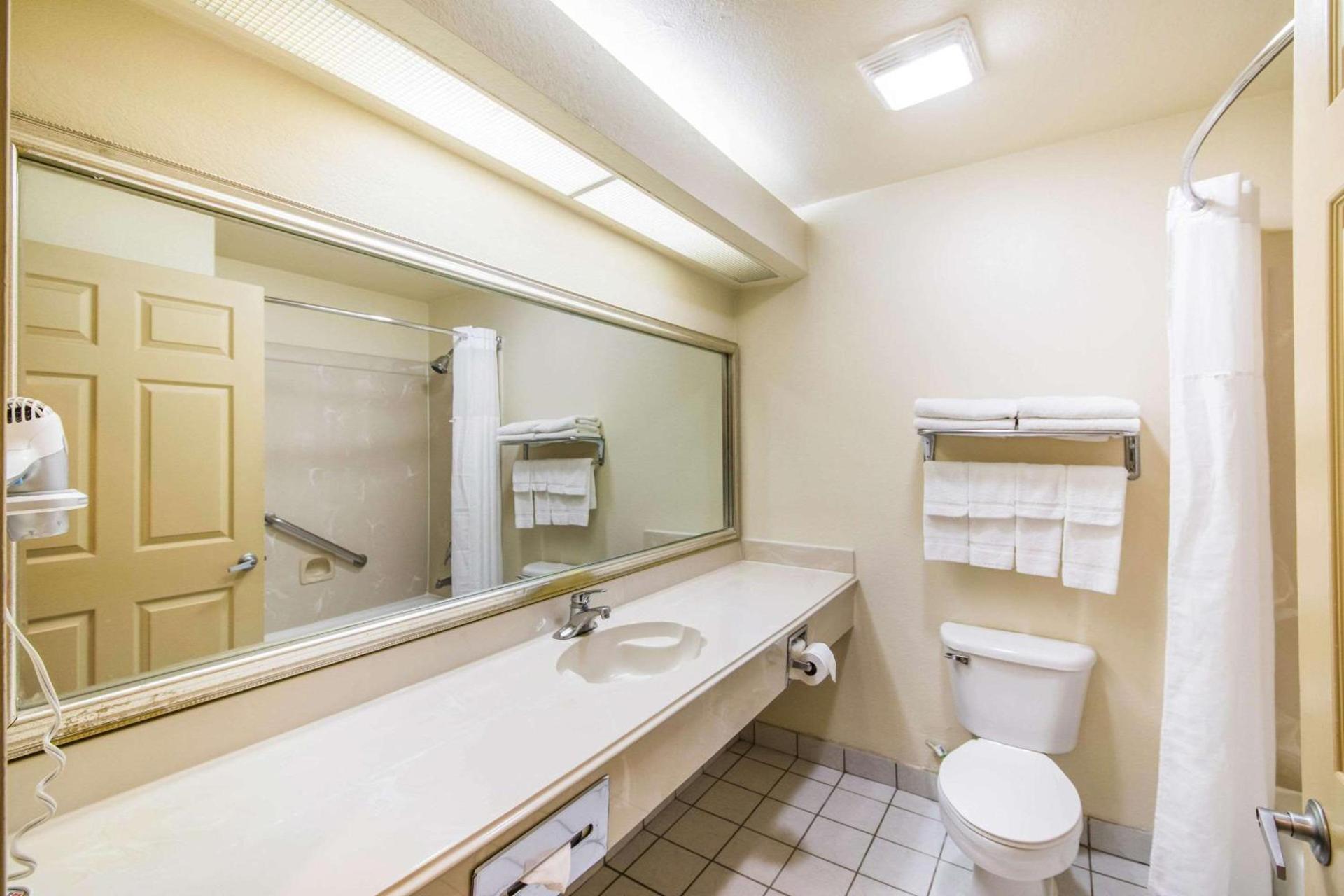 Quality Inn Bastrop photo 24